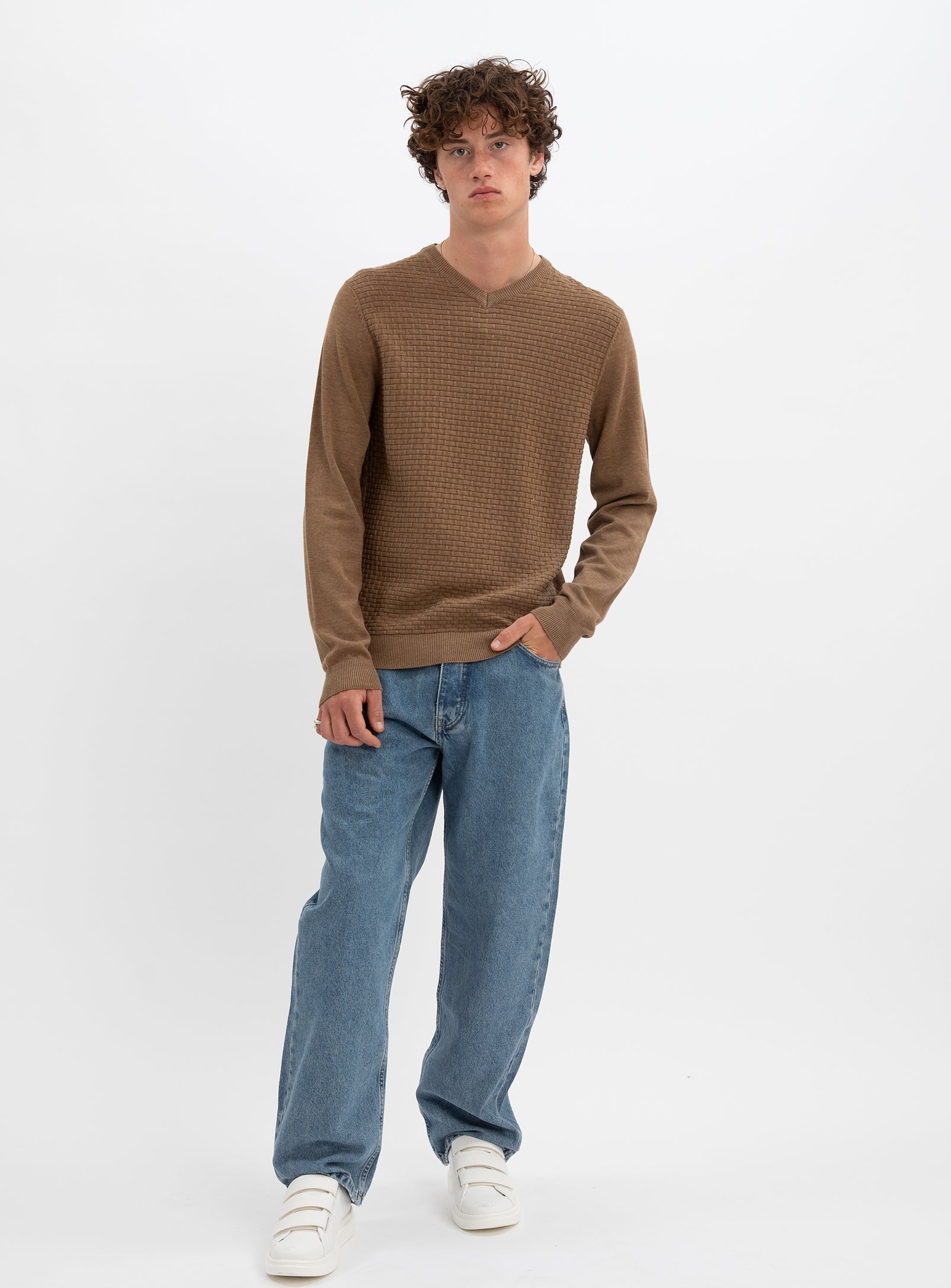 STEN  | Cotton v neck fine gauge sweater || STEN |  Chandail fin en coton à col v