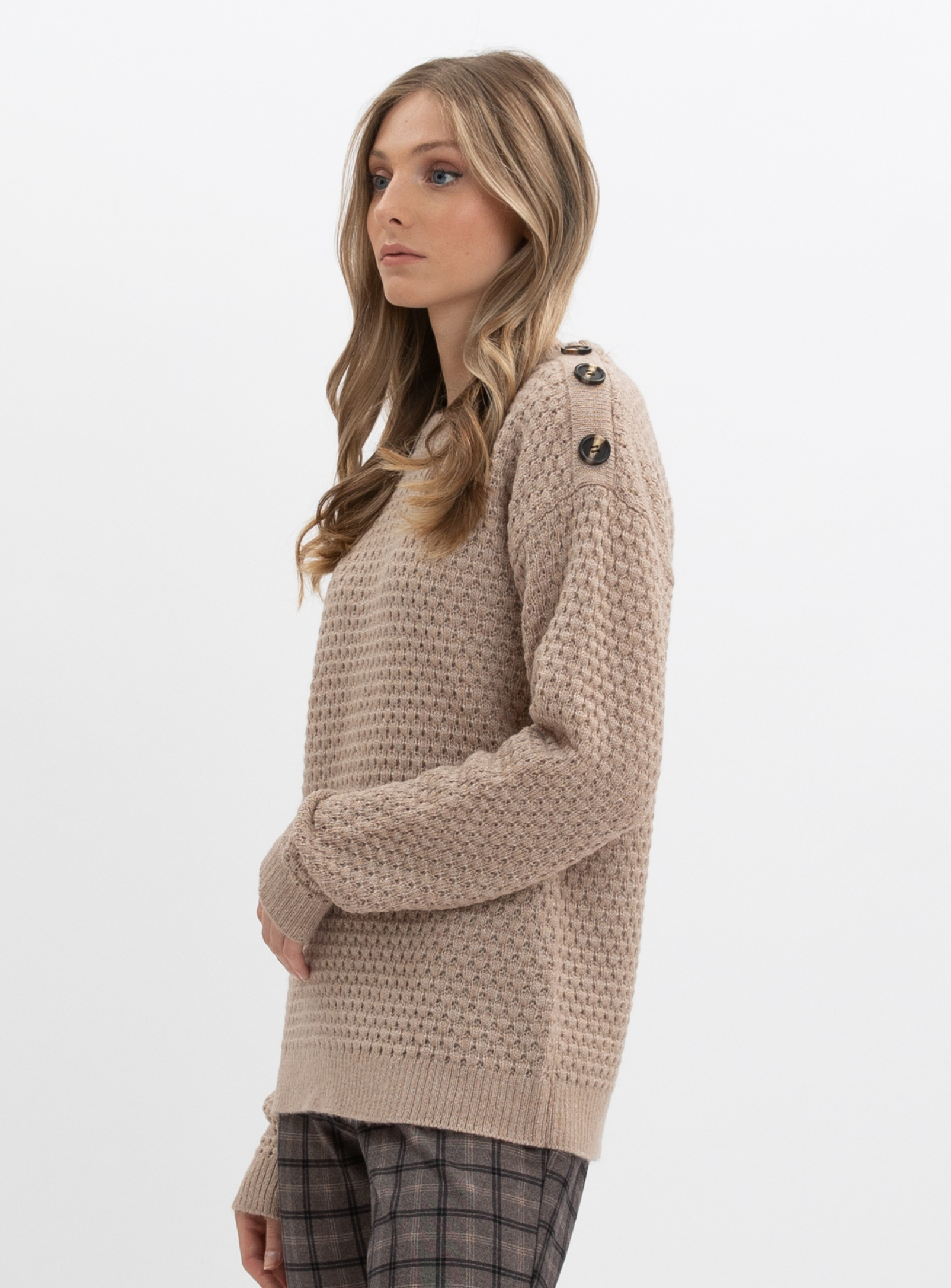 CARLEE | Long sleeve sweater with shoulder button sequence || CARLEE | Pull à manches longues avec séquence de boutons aux épaules