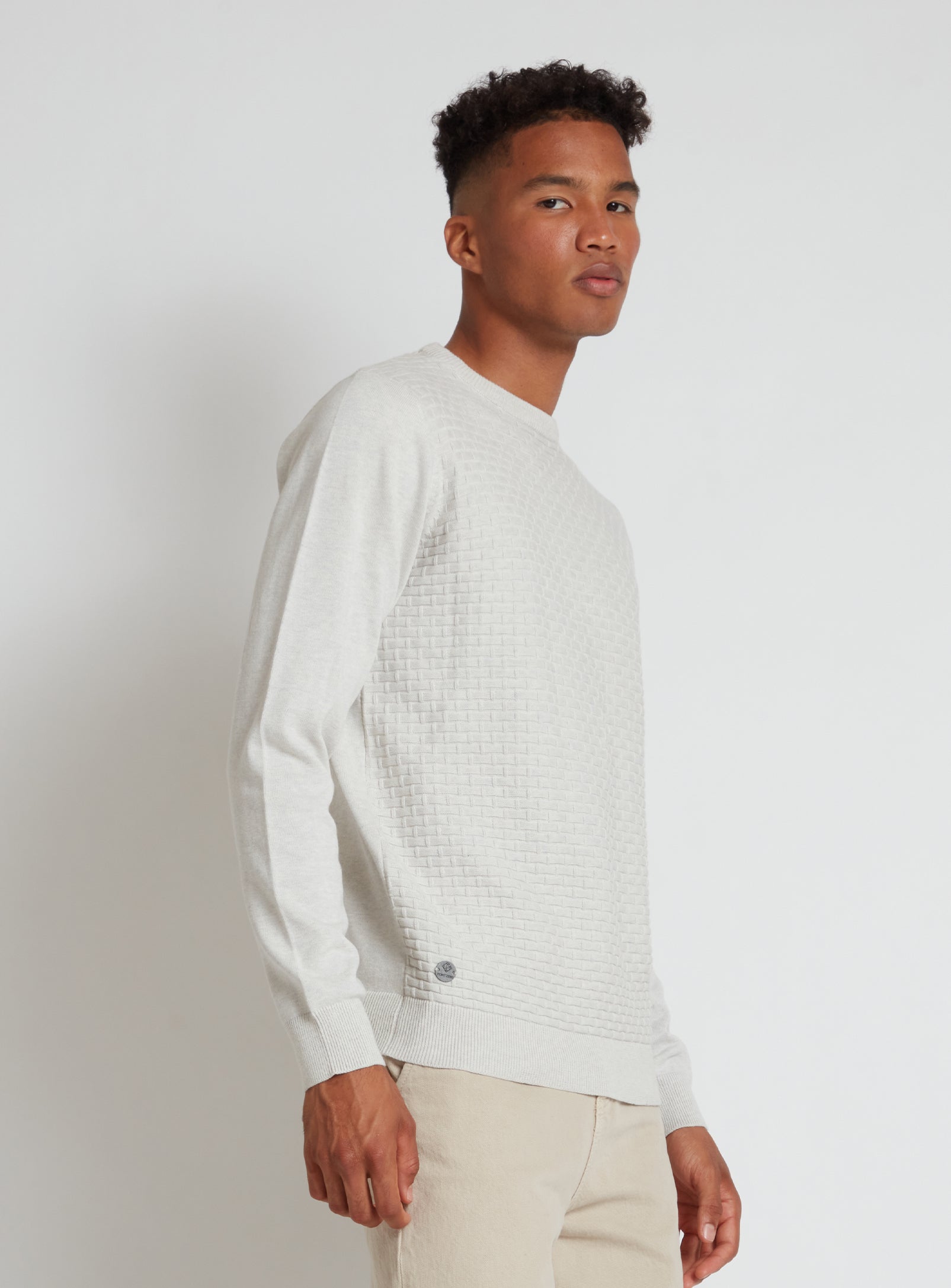 SWEN  | Cotton crewneck fine gauge sweater || SWEN |  Chandail fin en coton à col ras du cou