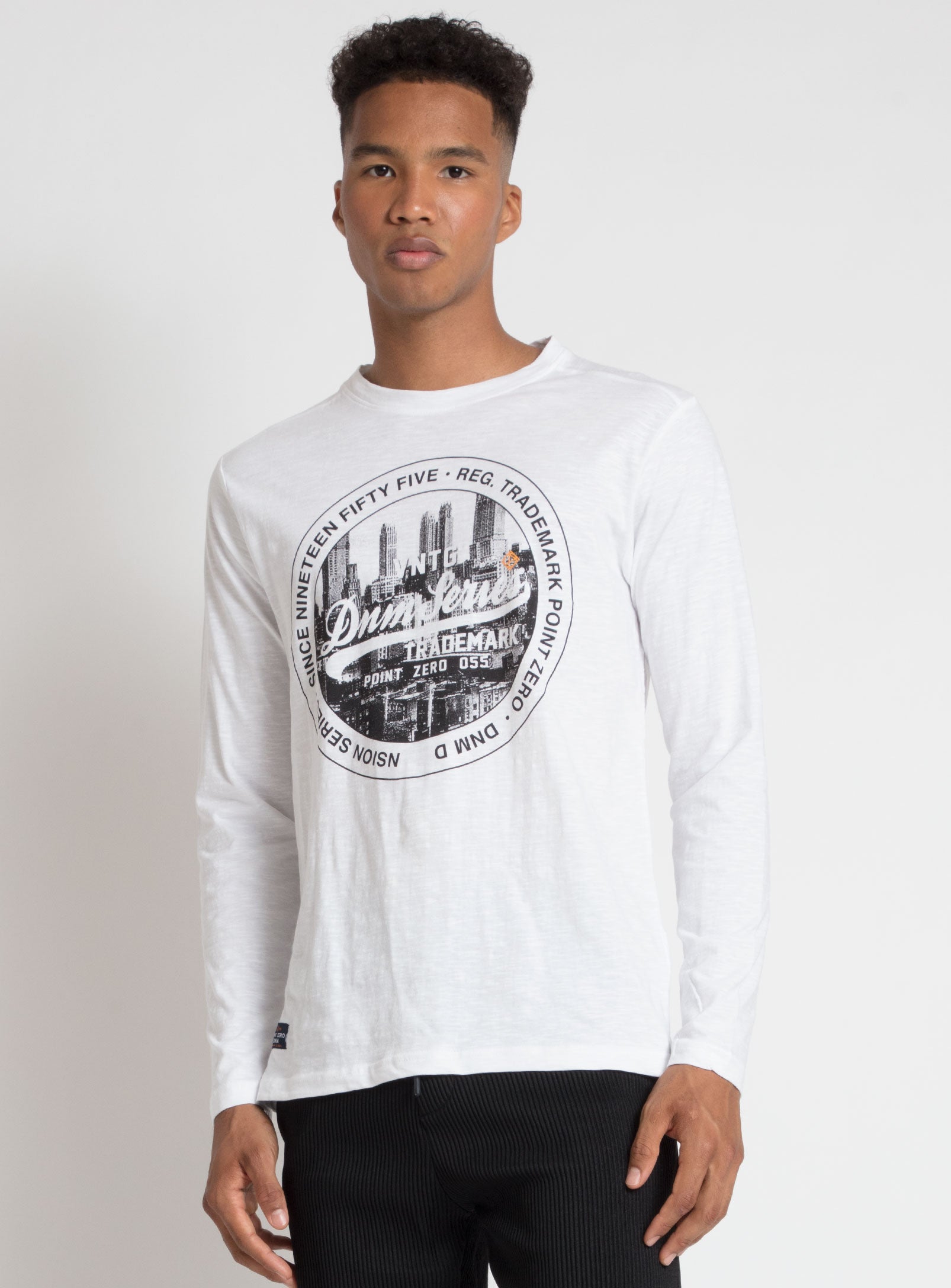 TYLE | PRINTED LONG SLEEVE CREWNECK T-SHIRT||TYLE | T-SHIRT IMPRIMÉ À MANCHES LONGUES ET À COL RAS DU COU