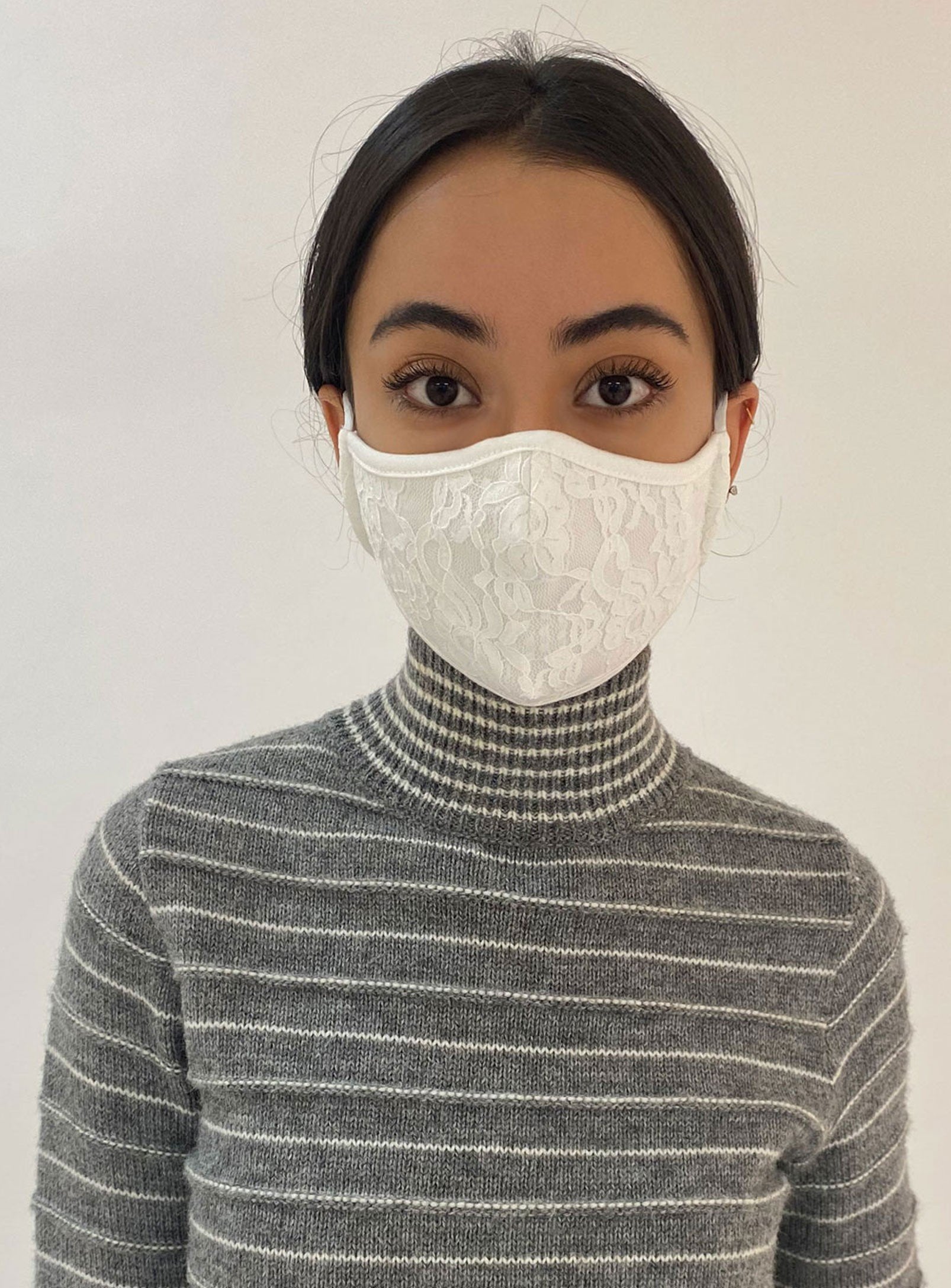 REUSABLE 3 LAYER MASK | A PACK OF 3 MASKS-BLACK||MASQUE RÉUTILISABLE 3 COUCHES | UN PACK DE 3 MASQUES-NOIR