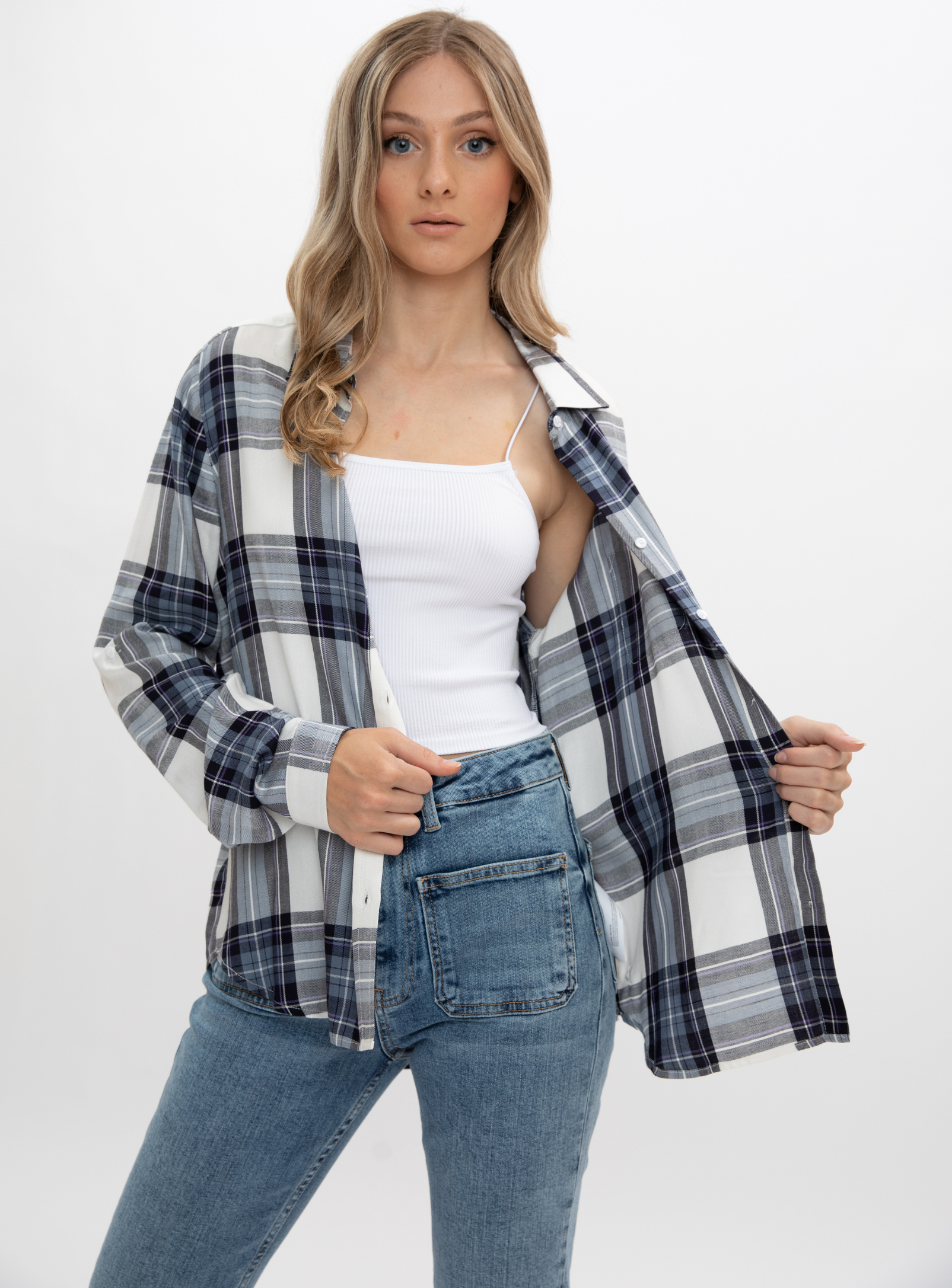 AMYLEE | Button down check shirt || AMYLEE | Chemise boutonnée à carreaux