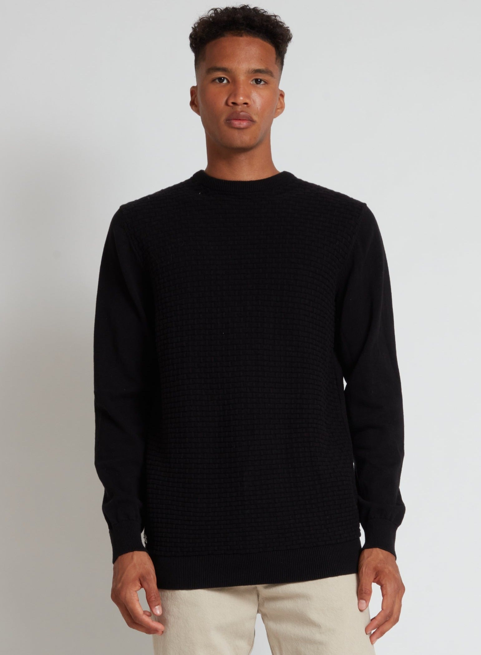 SWEN  | Cotton crewneck fine gauge sweater || SWEN |  Chandail fin en coton à col ras du cou