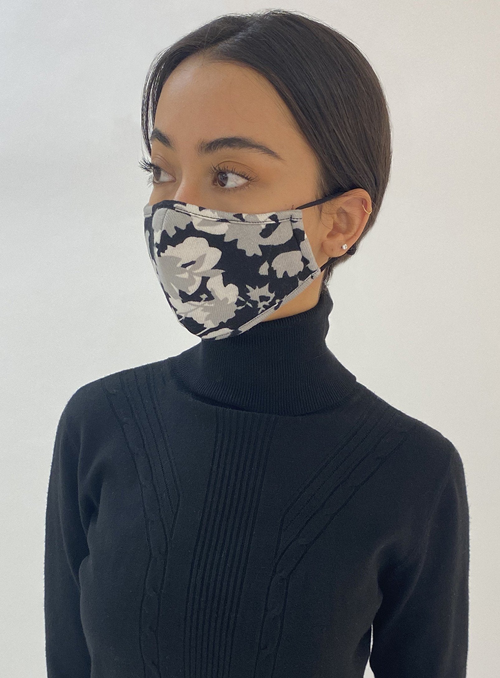 REUSABLE 3 LAYER MASK | A PACK OF 3 MASKS-GREY||MASQUE RÉUTILISABLE 3 COUCHES | UN PACK DE 3 MASQUES