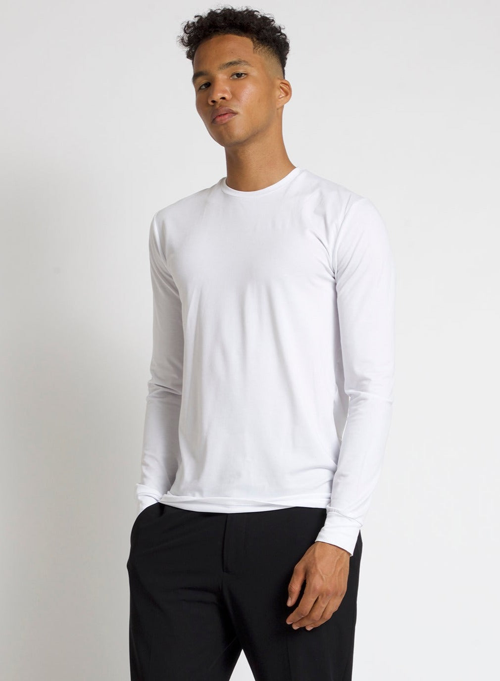 KEL | Long sleeve basic cotton crewneck T-shirt || KEL | T-shirt basique à manches longues et col rond en coton
