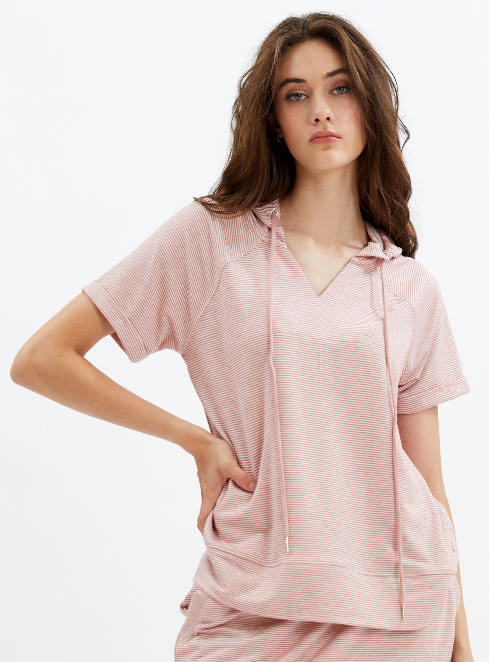 Mina | Short sleeve stiped hoodie || Mina | Chandail a capuchon raye manches courtes