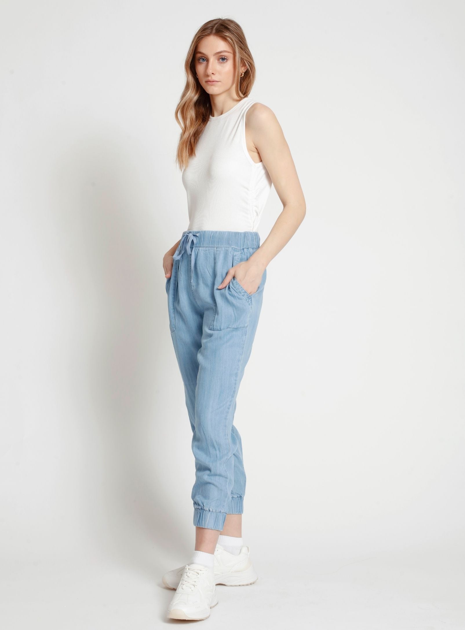 MASA | High-Rise Cropped Jogger Pants || MASA | Pantalon de jogging court à taille haute