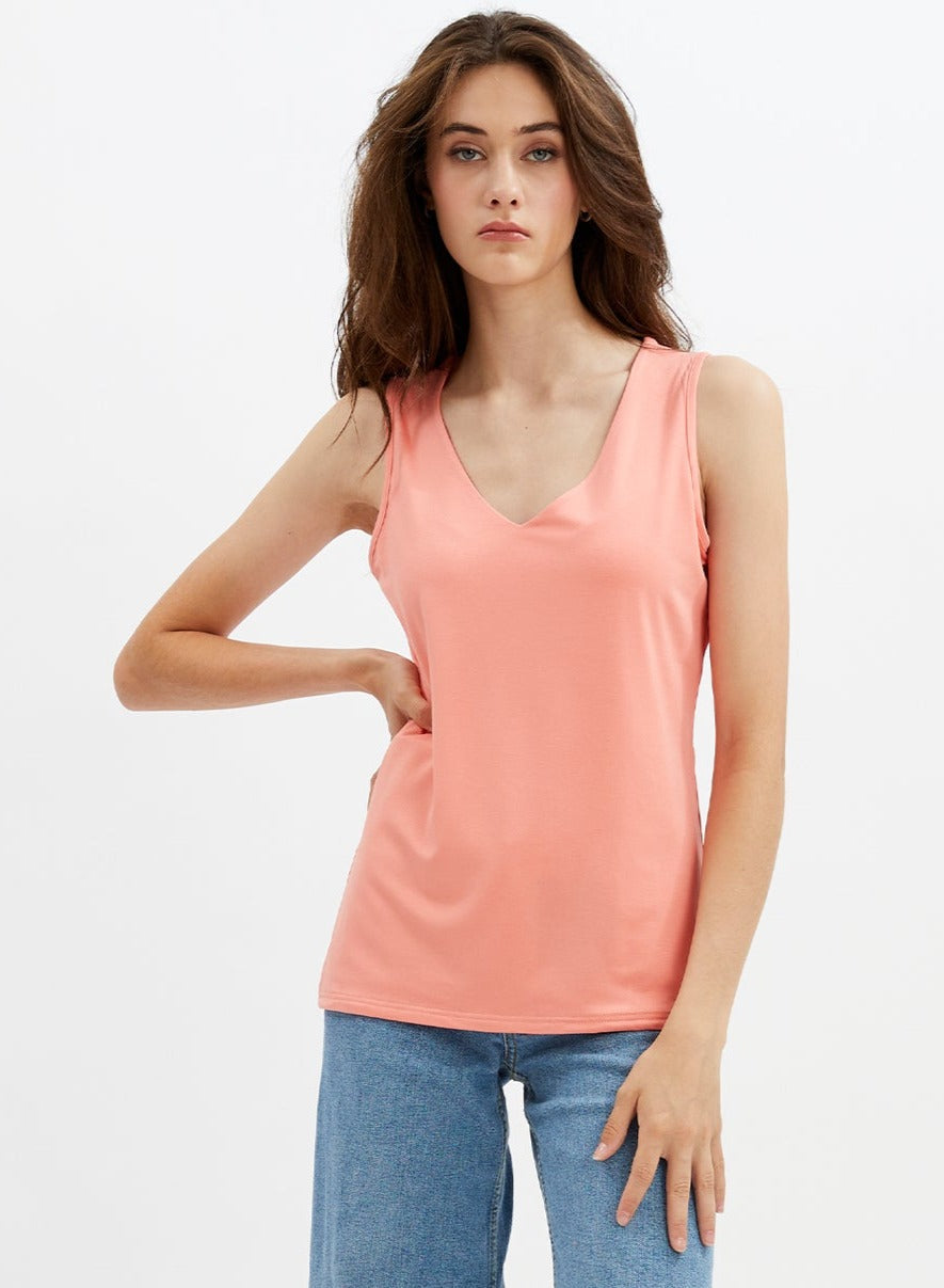 GIGI | Basic v-neck camisole || GIGI | Camisole col en v basique