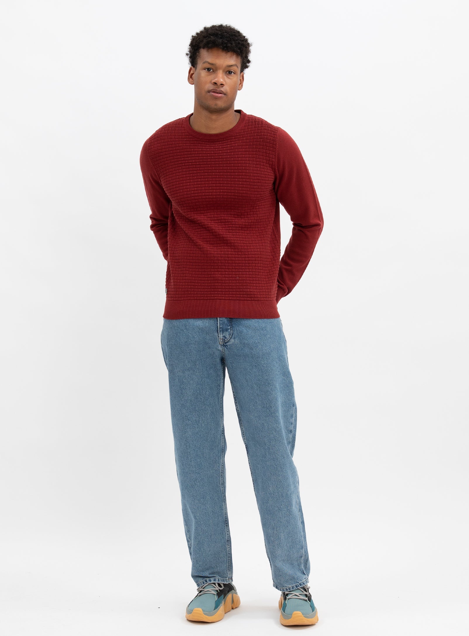 SWEN  | Cotton crewneck fine gauge sweater || SWEN |  Chandail fin en coton à col ras du cou