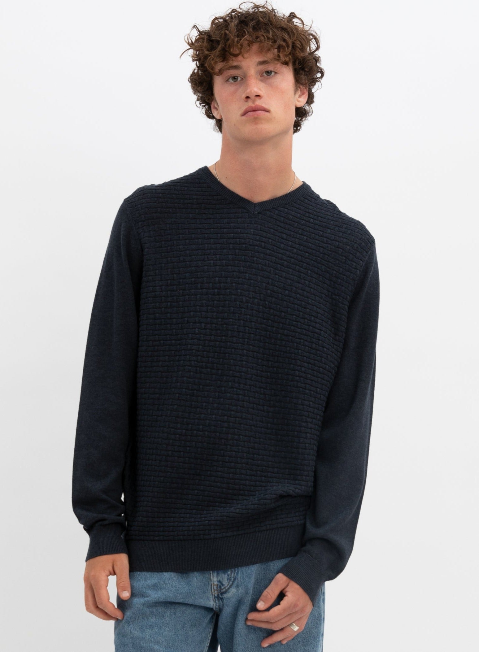 STEN  | Cotton v neck fine gauge sweater || STEN |  Chandail fin en coton à col v