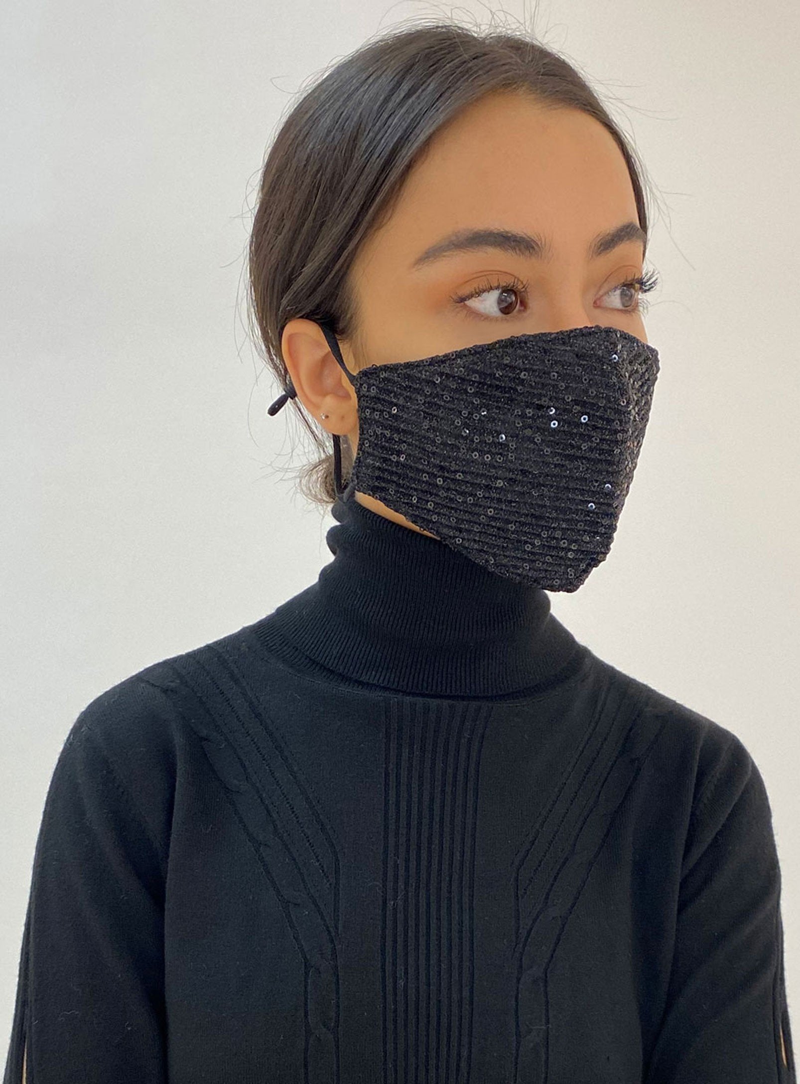 REUSABLE 3 LAYER MASK | A PACK OF 3 MASKS-CHARCOAL||MASQUE RÉUTILISABLE 3 COUCHES | UN PACK DE 3 MASQUES-CHARBON