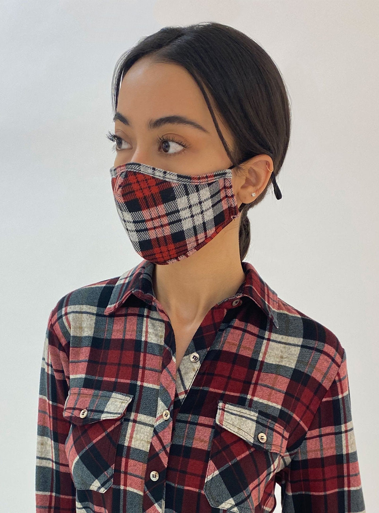 REUSABLE 3 LAYER MASK | A PACK OF 3 MASKS-GREY||MASQUE RÉUTILISABLE 3 COUCHES | UN PACK DE 3 MASQUES-GRIS