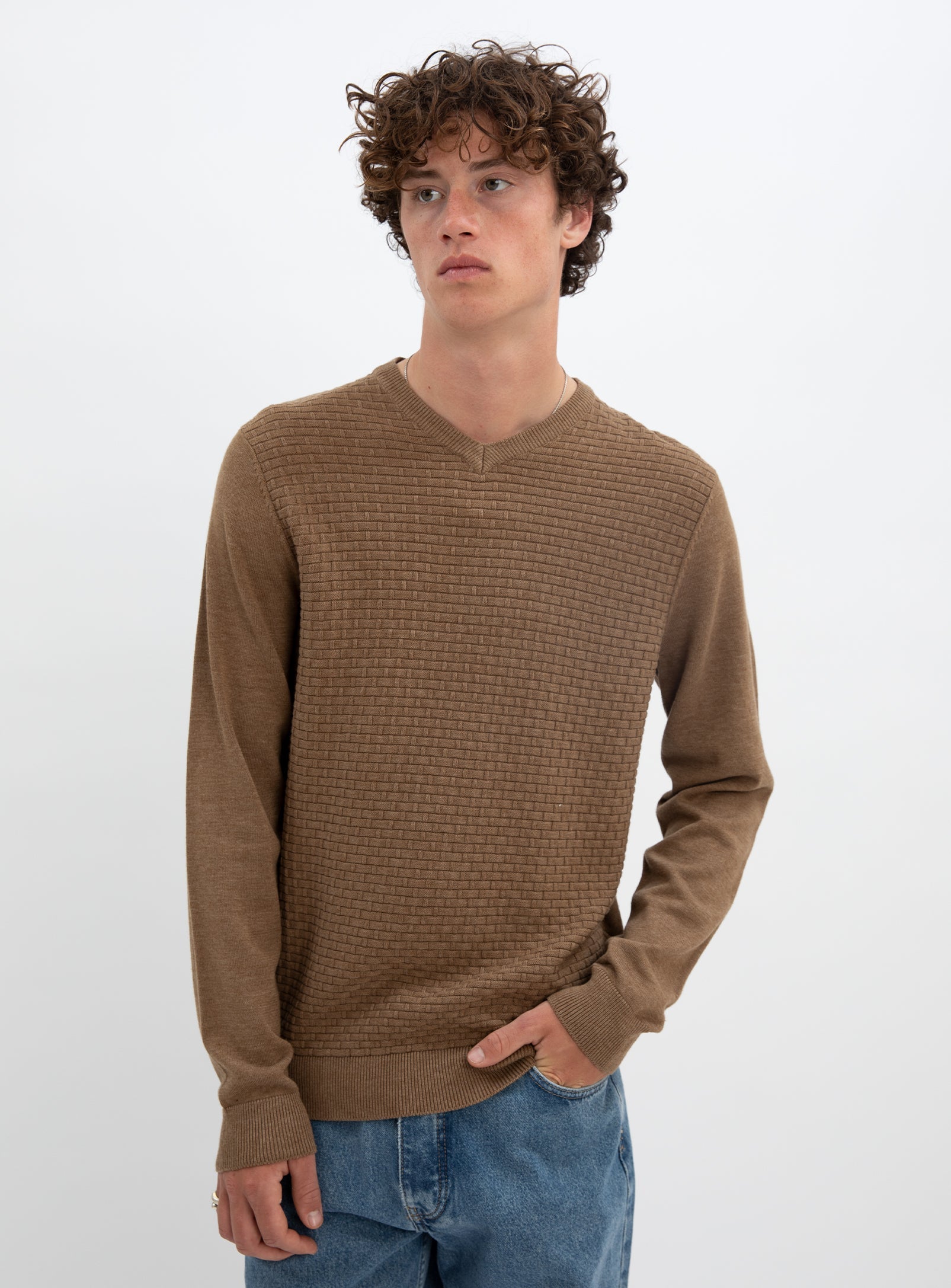 STEN  | Cotton v neck fine gauge sweater || STEN |  Chandail fin en coton à col v