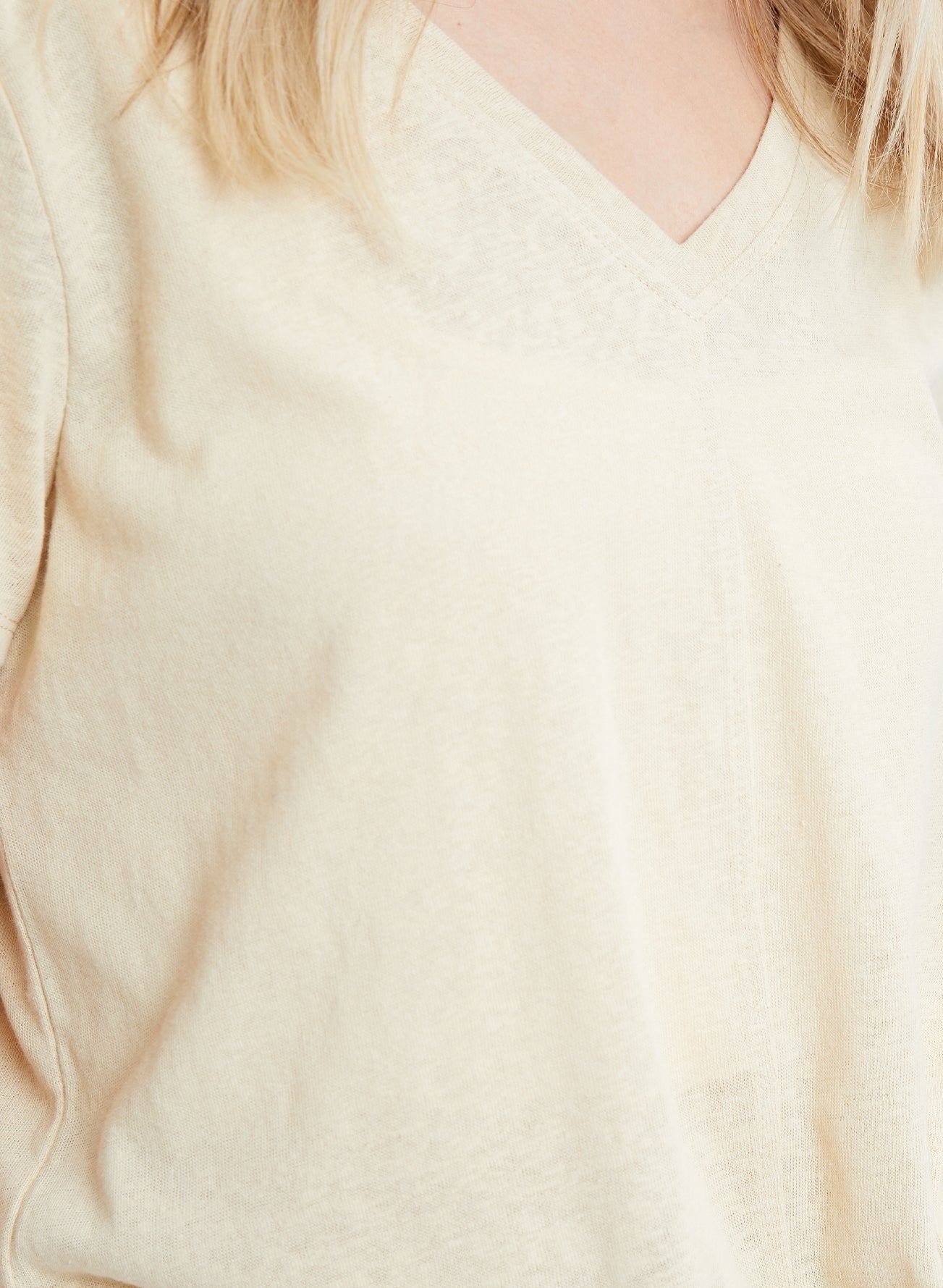 CARO | Short sleeve v-neck tie front knit top || CARO | Haut en tricot à manches courtes et col en V à nouer sur le devant