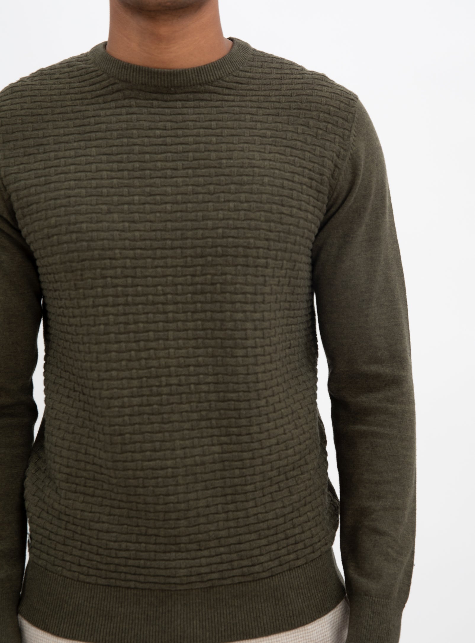 SWEN  | Cotton crewneck fine gauge sweater || SWEN |  Chandail fin en coton à col ras du cou