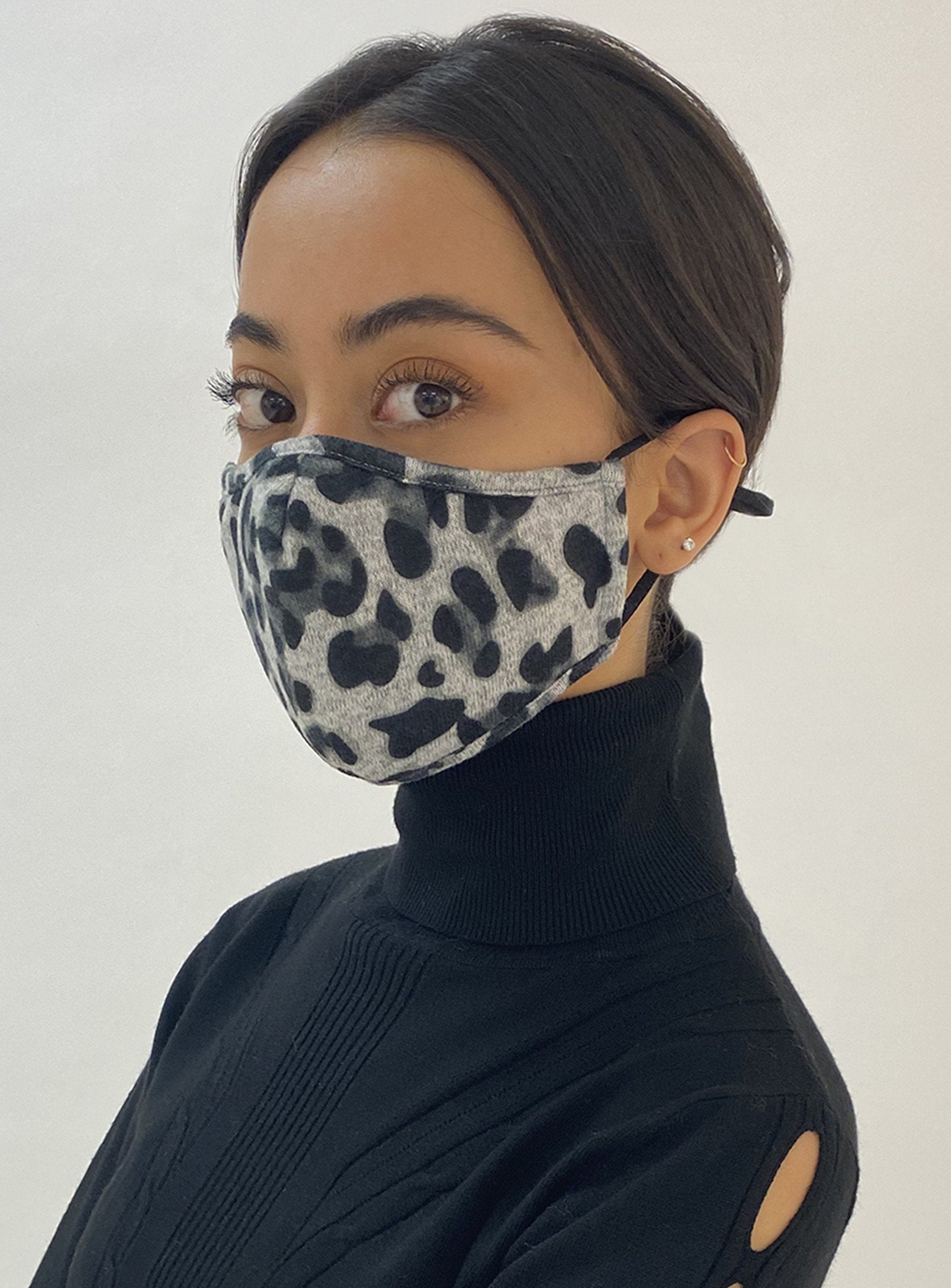 REUSABLE 3 LAYER MASK | A PACK OF 3 MASKS-LIGHTGREY||MASQUE RÉUTILISABLE 3 COUCHES | UN PACK DE 3 MASQUES-GRIS CLAIR