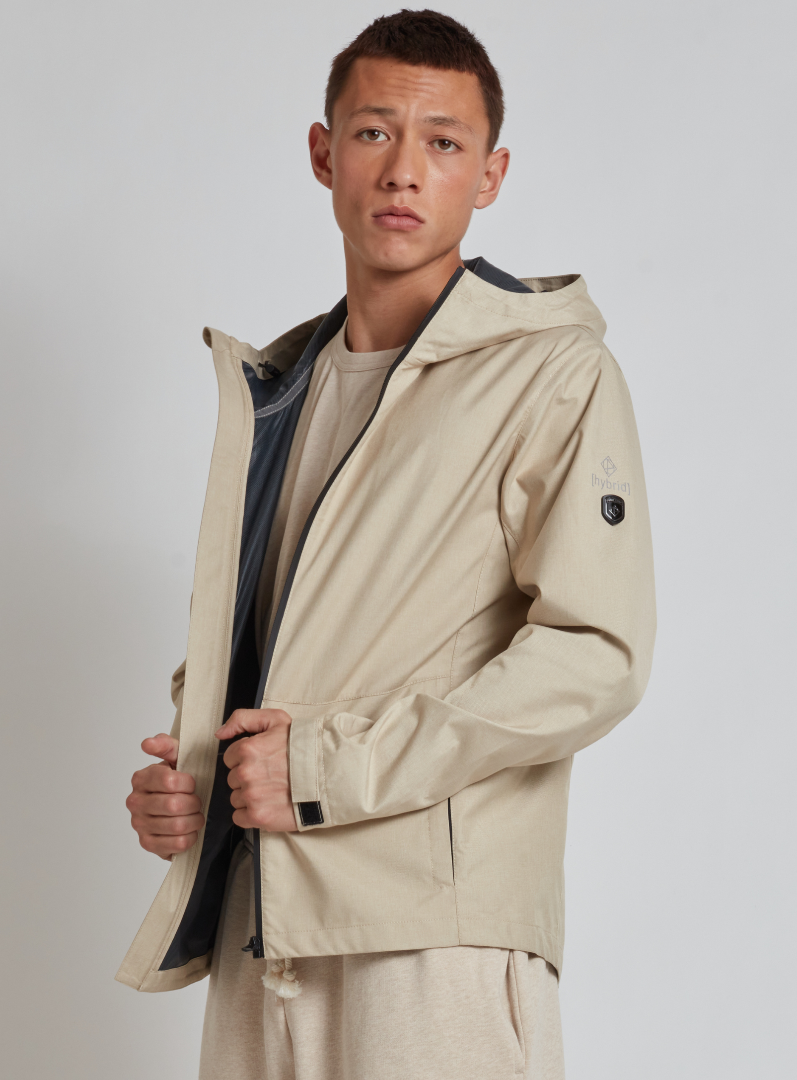 RAPERTON | Technical textured zipped hooded jacket || RAPERTON |Veste zippée à capuche technique texturée