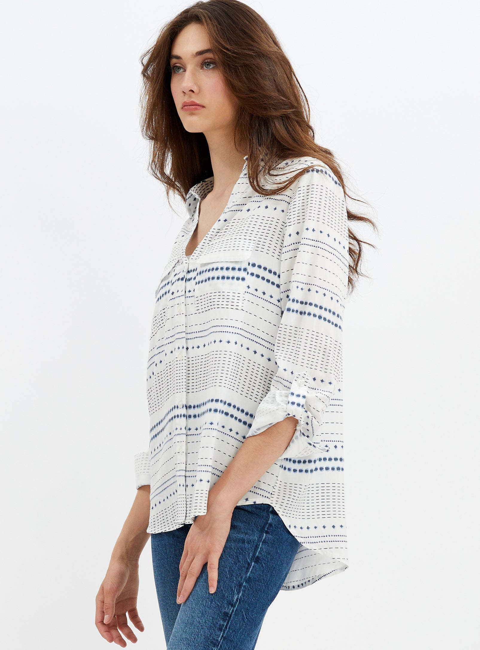 SUZANE | Convertible sleeve open neck printed blouse || SUZANE | Chemisier imprimé à manches convertibles et col ouvert