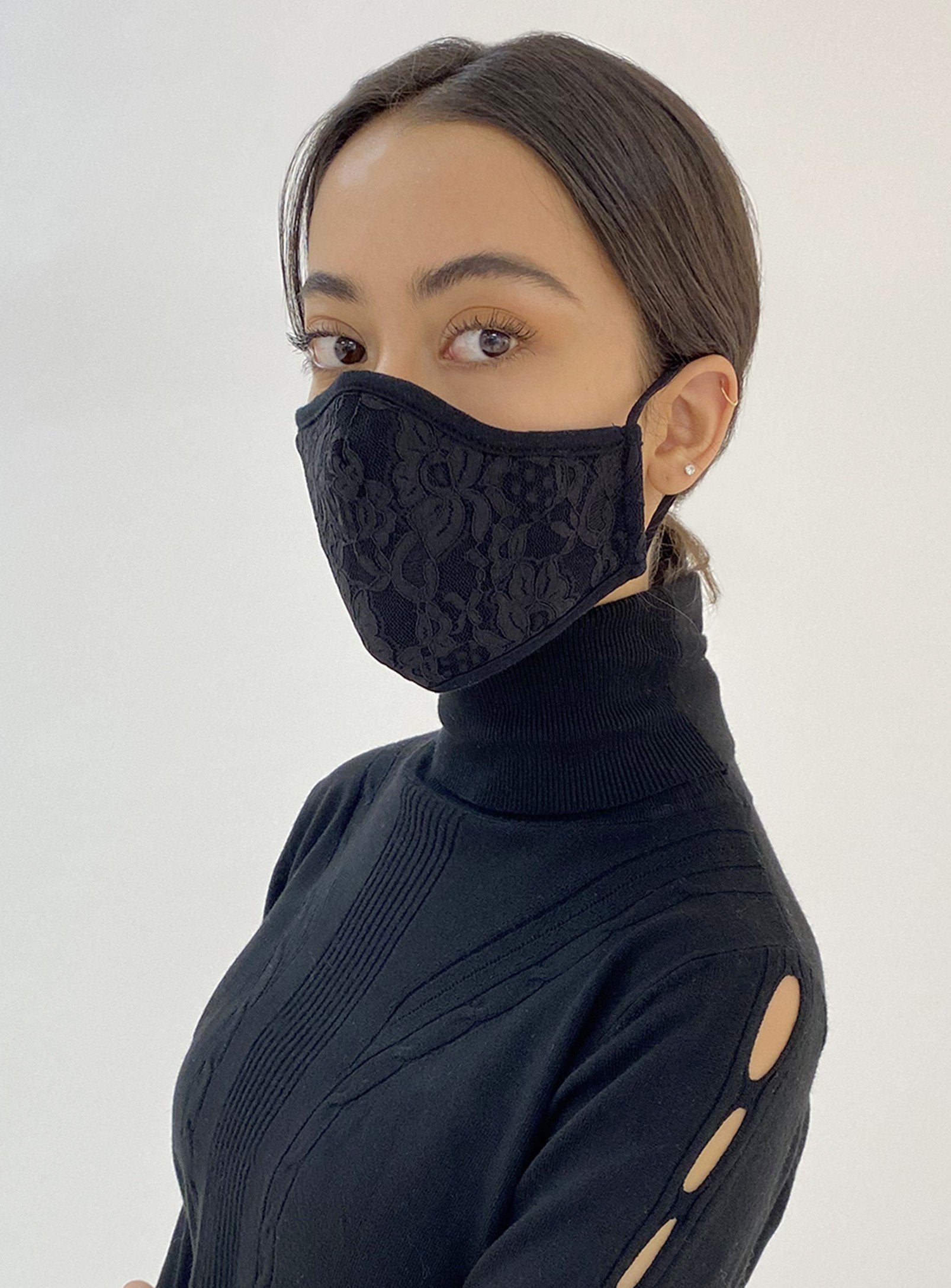 REUSABLE 3 LAYER MASK | A PACK OF 3 MASKS-BLACK||MASQUE RÉUTILISABLE 3 COUCHES | UN PACK DE 3 MASQUES-NOIR