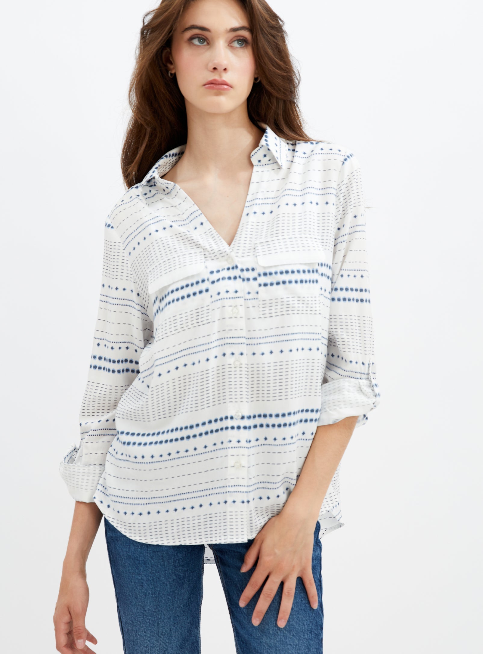 SUZANE | Convertible sleeve open neck printed blouse || SUZANE | Chemisier imprimé à manches convertibles et col ouvert