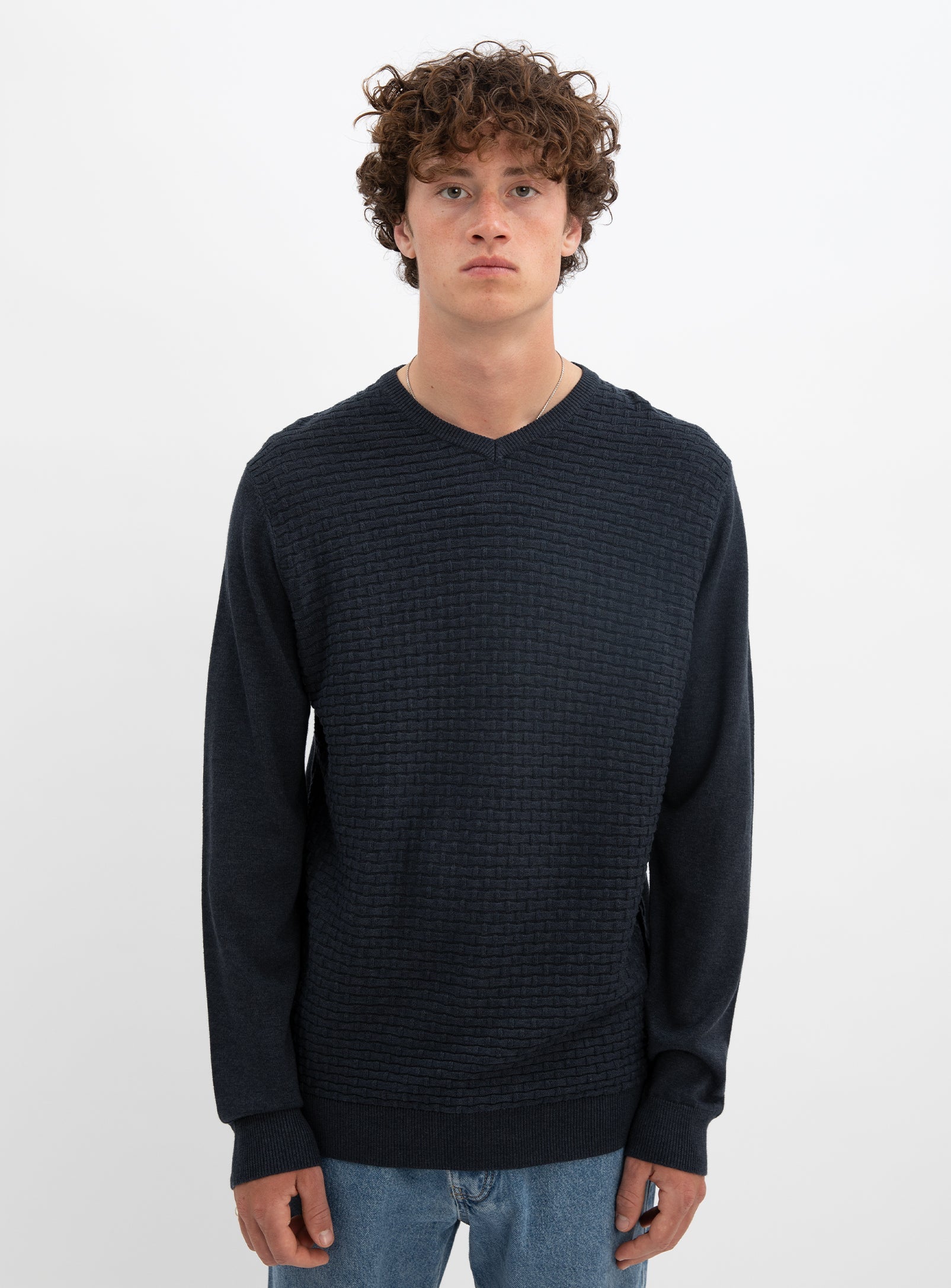 STEN  | Cotton v neck fine gauge sweater || STEN |  Chandail fin en coton à col v
