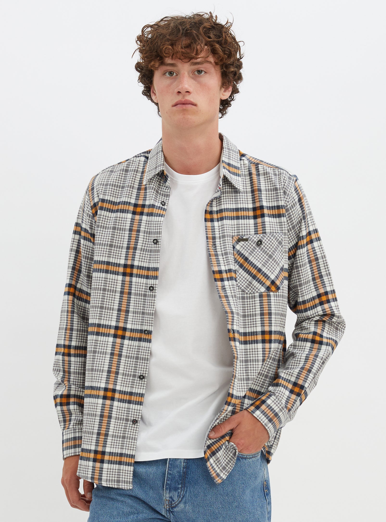 VIN | Checkered semi-fit overshirt || VIN | Surchemise a carreau semi-fit