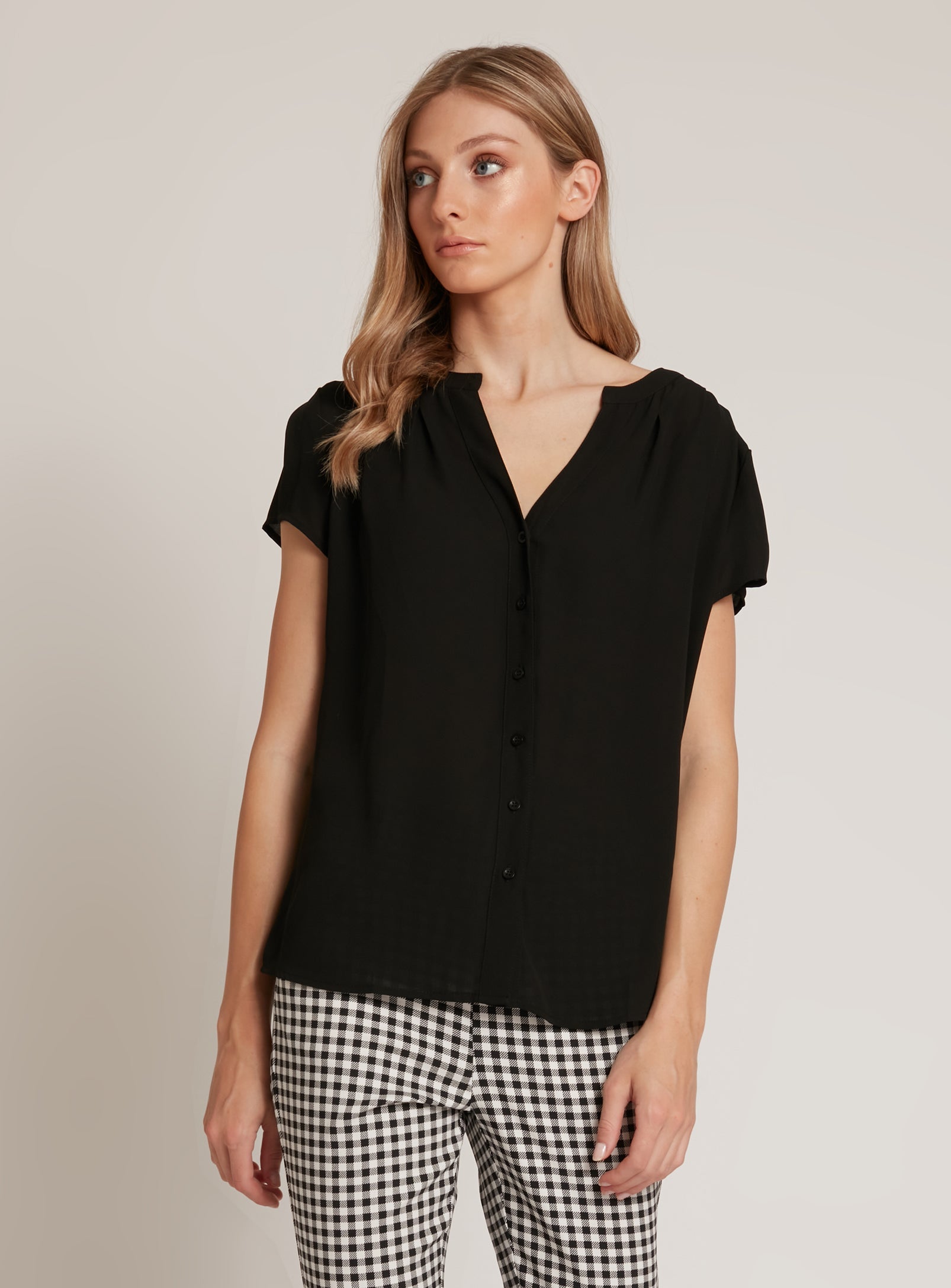 ZELA | Cap sleeve button front blouse || ZELA | Chemisier boutonné à mancherons