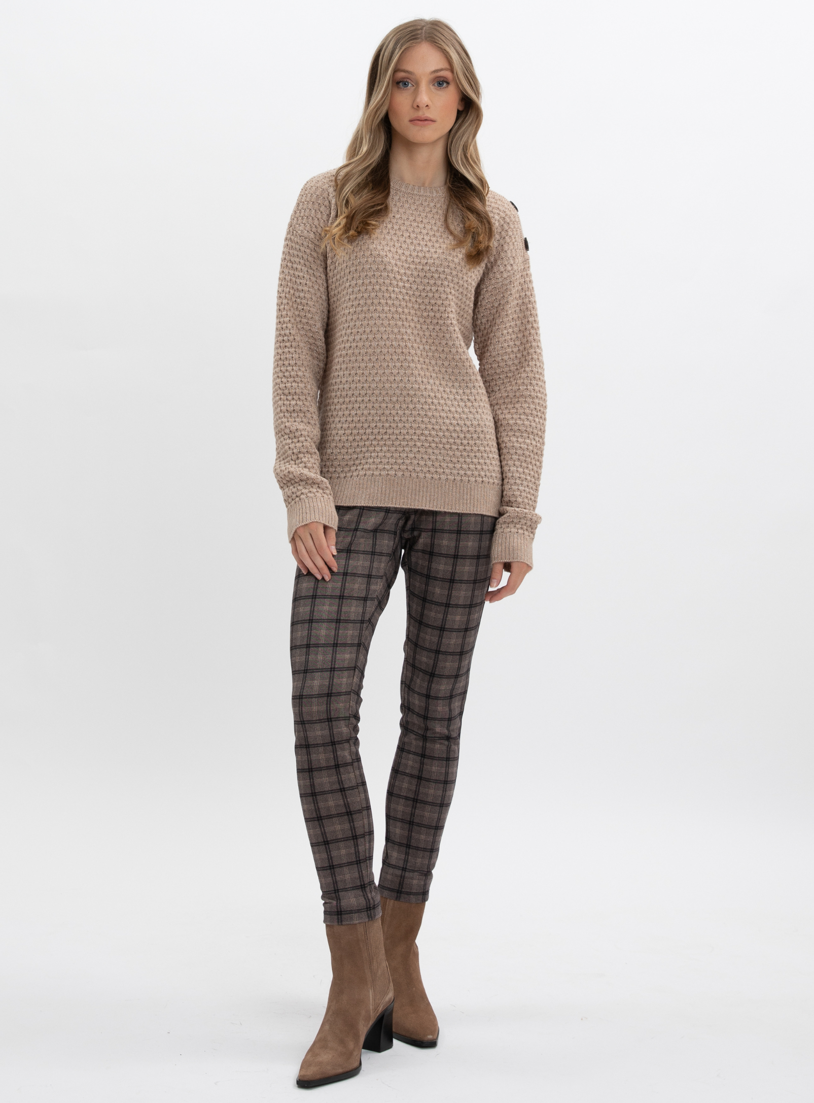 CARLEE | Long sleeve sweater with shoulder button sequence || CARLEE | Pull à manches longues avec séquence de boutons aux épaules