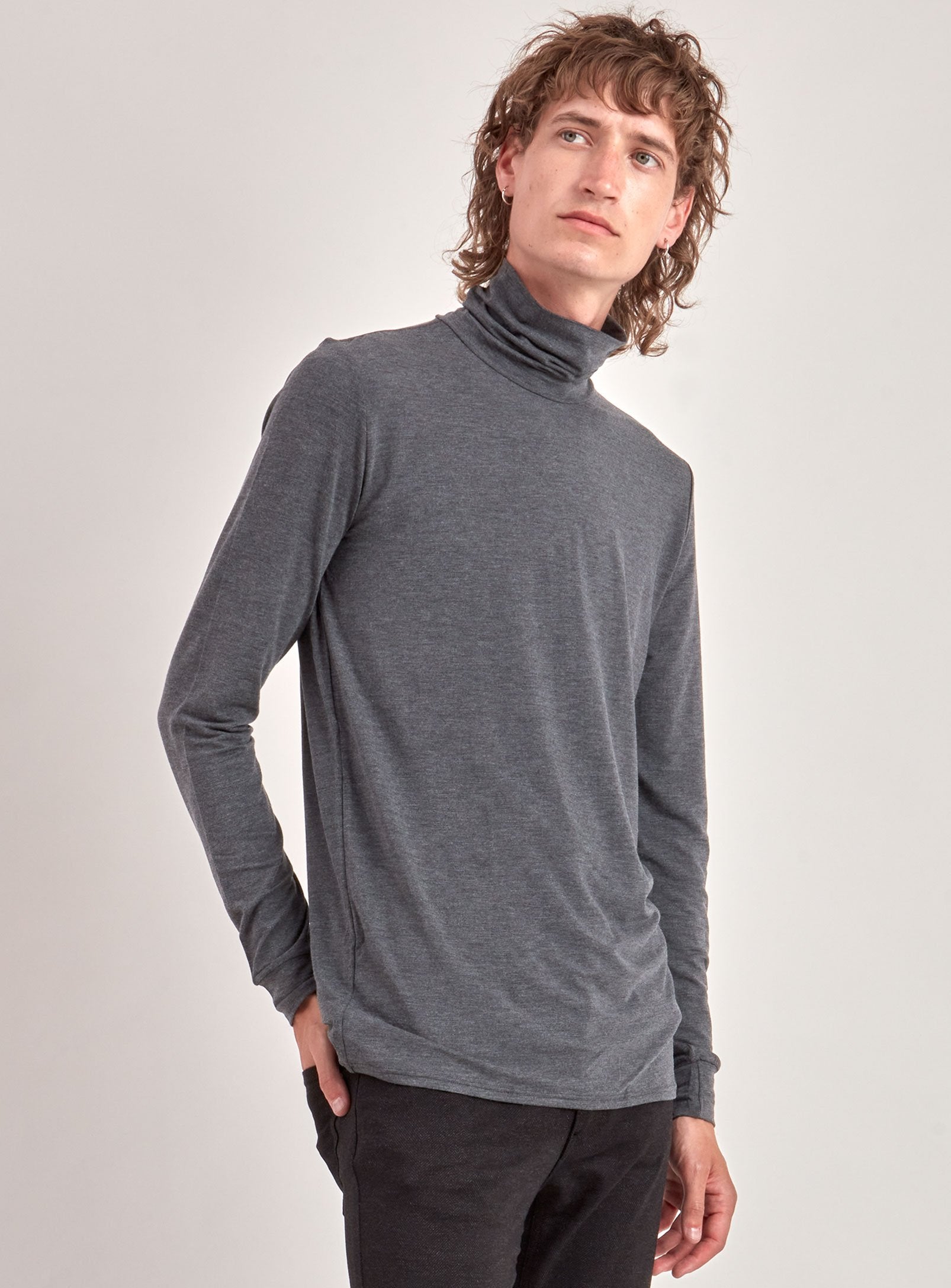 NEL | Dry edition turtleneck long sleeve t-shirt || NEL | T-shirt à col en V manche longue édition Sec