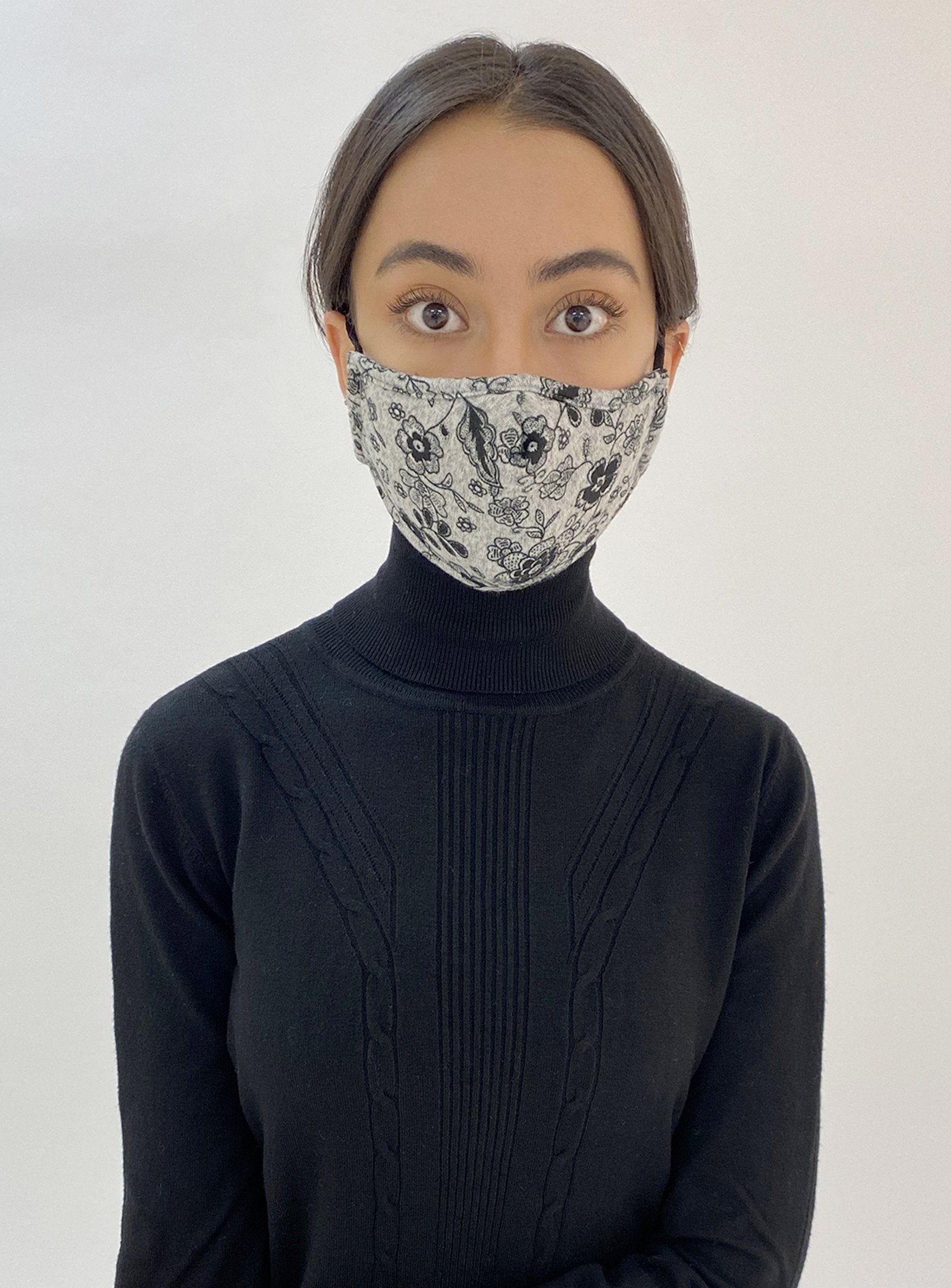 REUSABLE 3 LAYER MASK | A PACK OF 3 MASKS-GREY||MASQUE RÉUTILISABLE 3 COUCHES | UN PACK DE 3 MASQUES