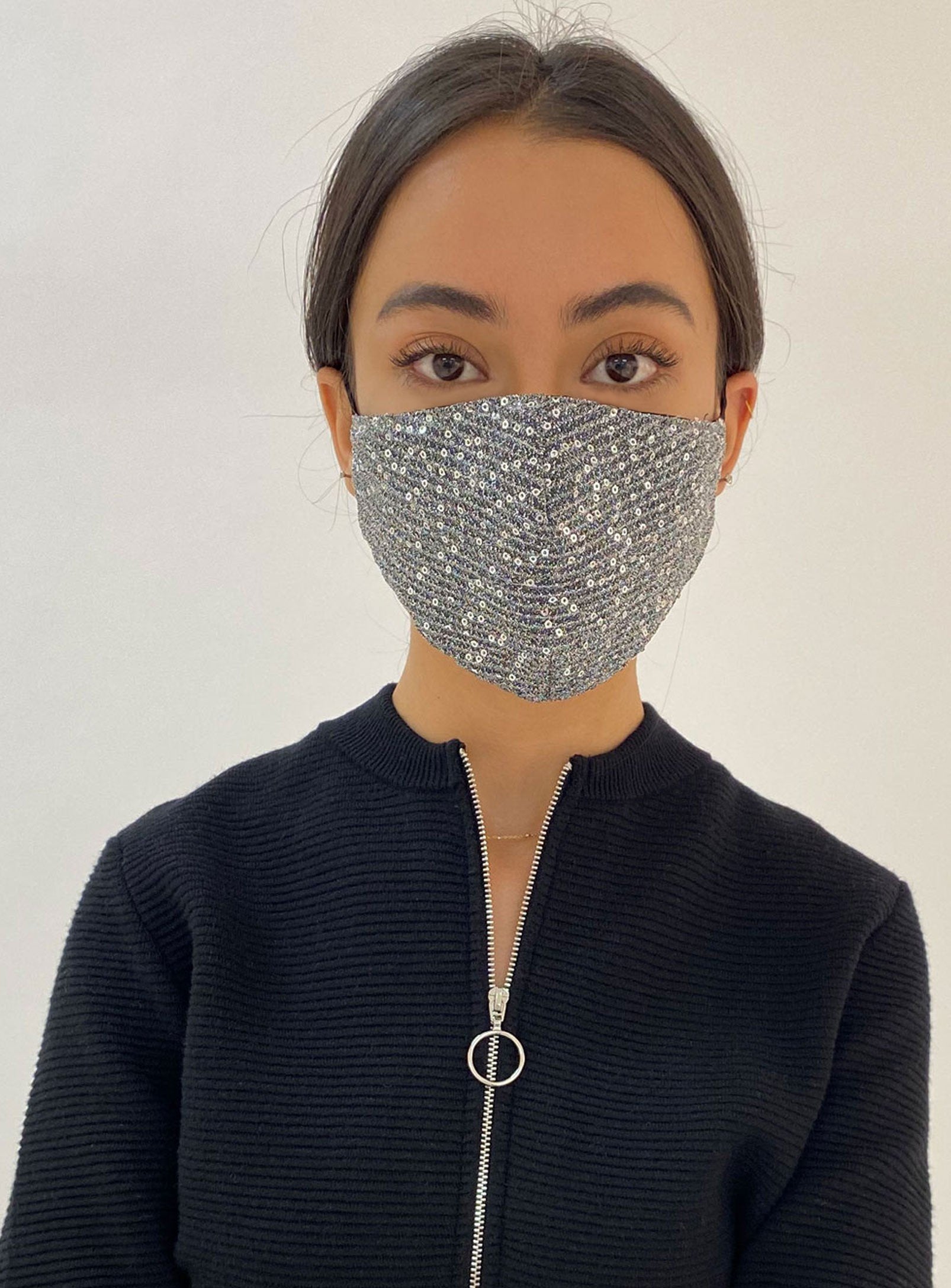 REUSABLE 3 LAYER MASK | A PACK OF 3 MASKS-CHARCOAL||MASQUE RÉUTILISABLE 3 COUCHES | UN PACK DE 3 MASQUES-CHARBON