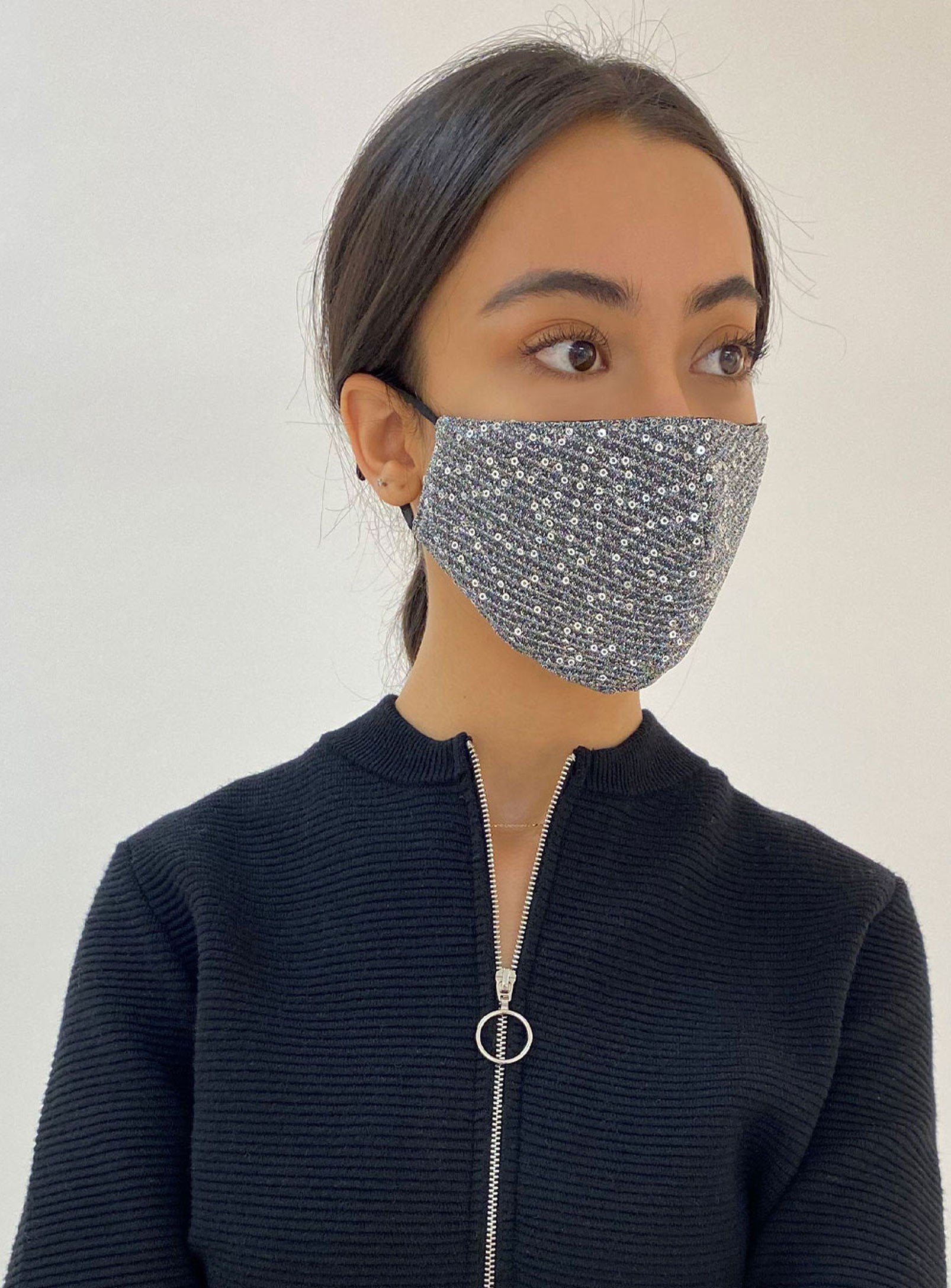 REUSABLE 3 LAYER MASK | A PACK OF 3 MASKS-CHARCOAL||MASQUE RÉUTILISABLE 3 COUCHES | UN PACK DE 3 MASQUES-CHARBON