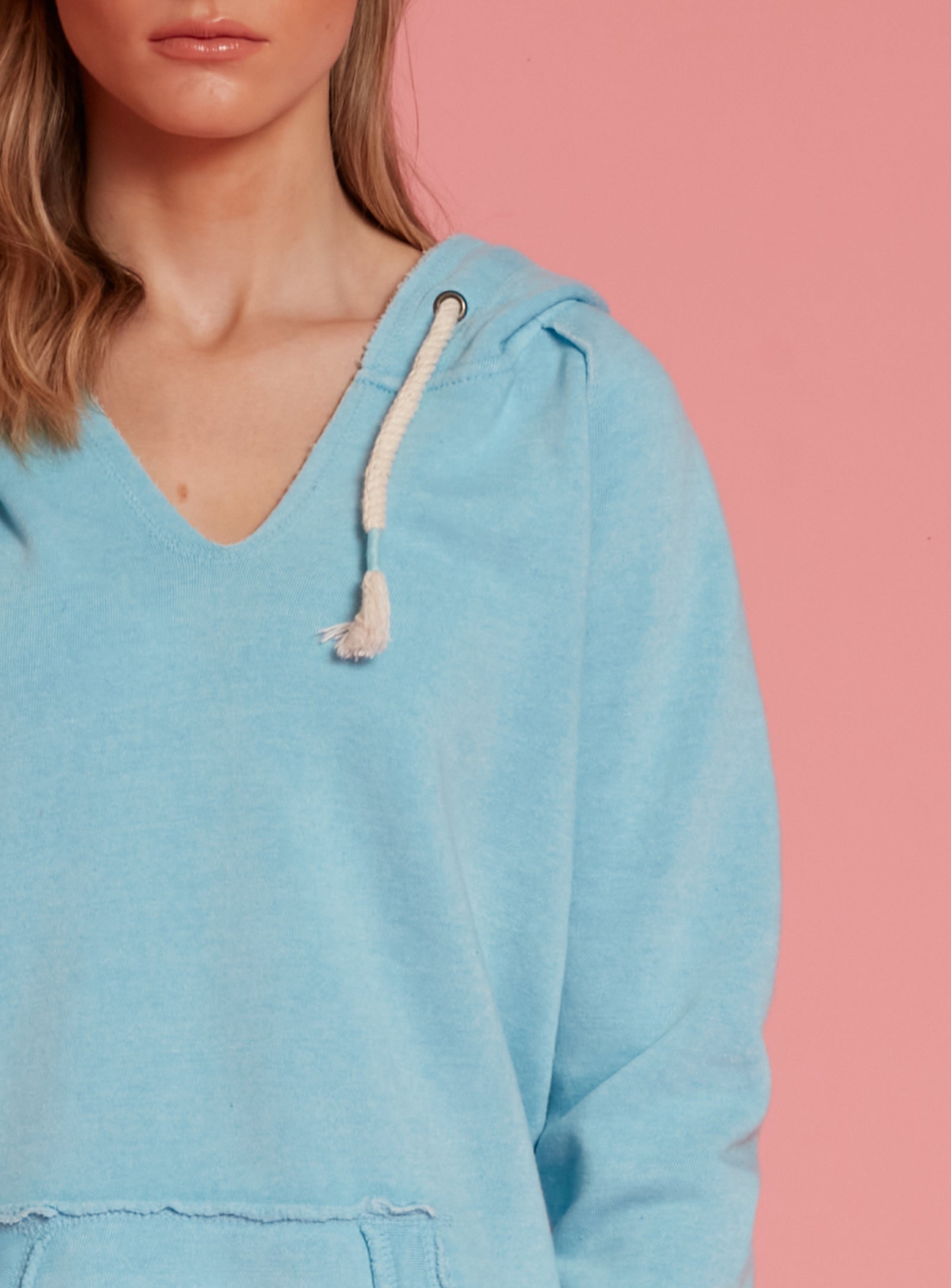 TALO | Fleece pop colour hoodie || TALO | Sweat à capuche couleur pop en molleton