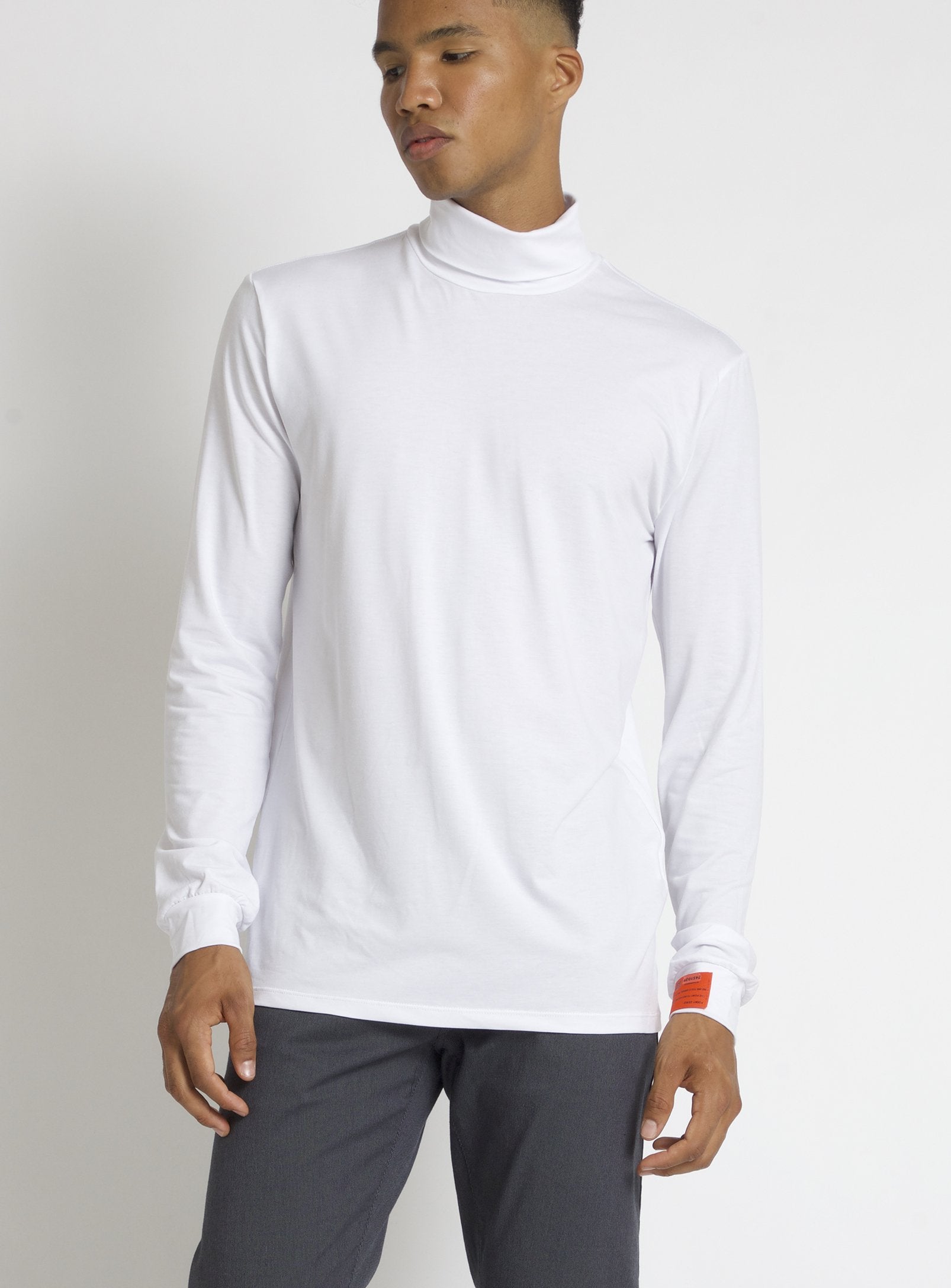 NEL | Dry edition turtleneck long sleeve t-shirt || NEL | T-shirt à col en V manche longue édition Sec