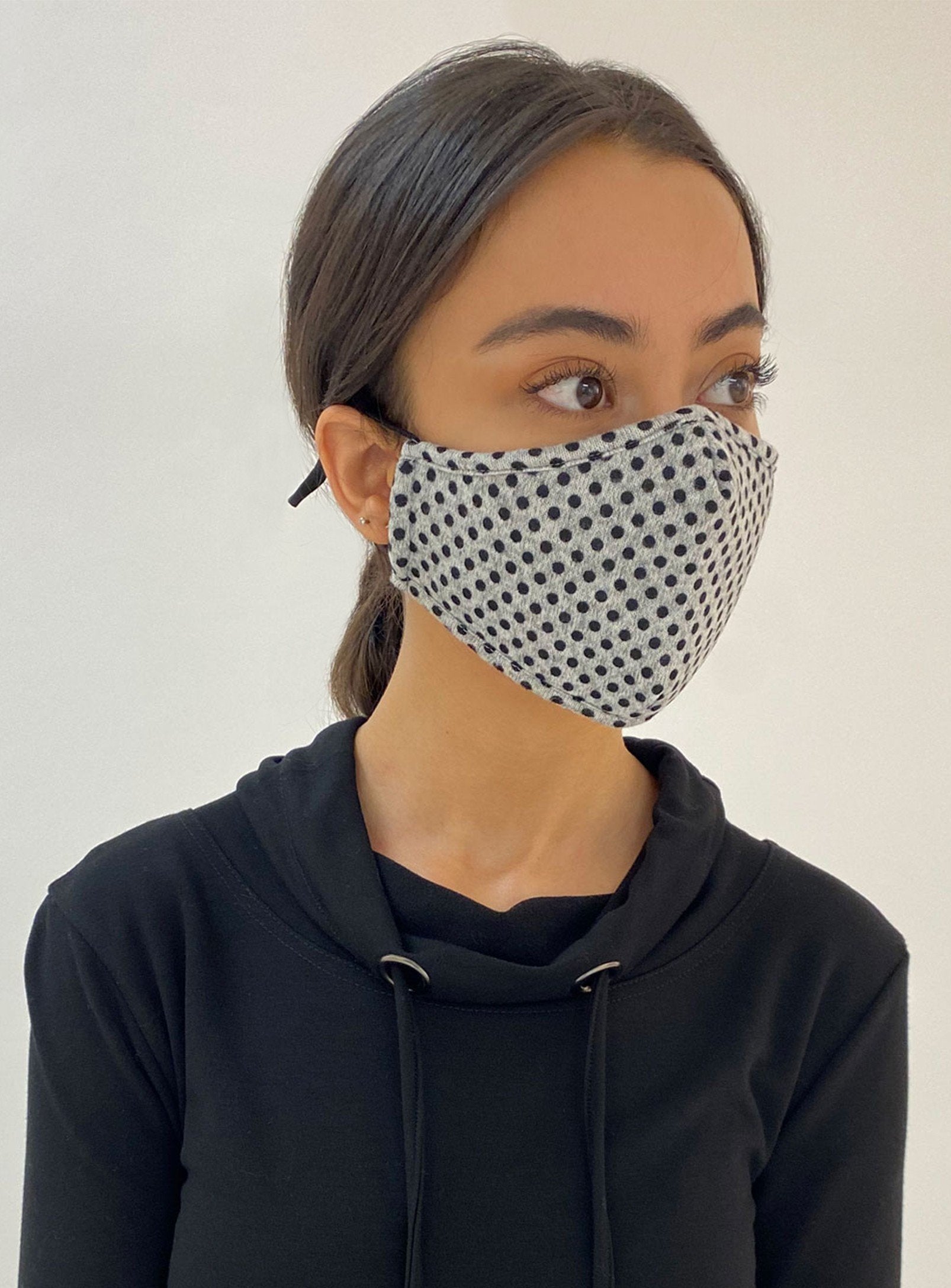 REUSABLE 3 LAYER MASK | A PACK OF 3 MASKS-GREY||MASQUE RÉUTILISABLE 3 COUCHES | UN PACK DE 3 MASQUES-GRIS