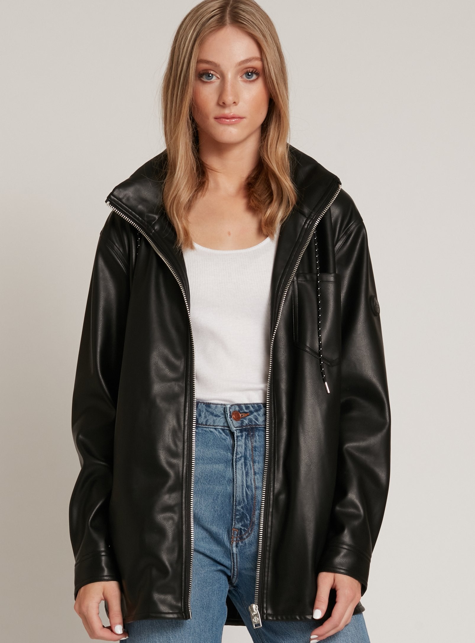 STELLA | Vegan leather overshirt  || STELLA | Surchemise en cuir vegan