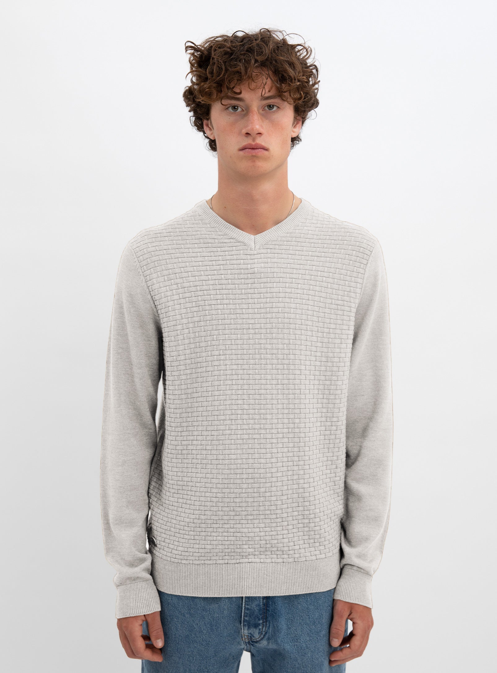 STEN  | Cotton v neck fine gauge sweater || STEN |  Chandail fin en coton à col v