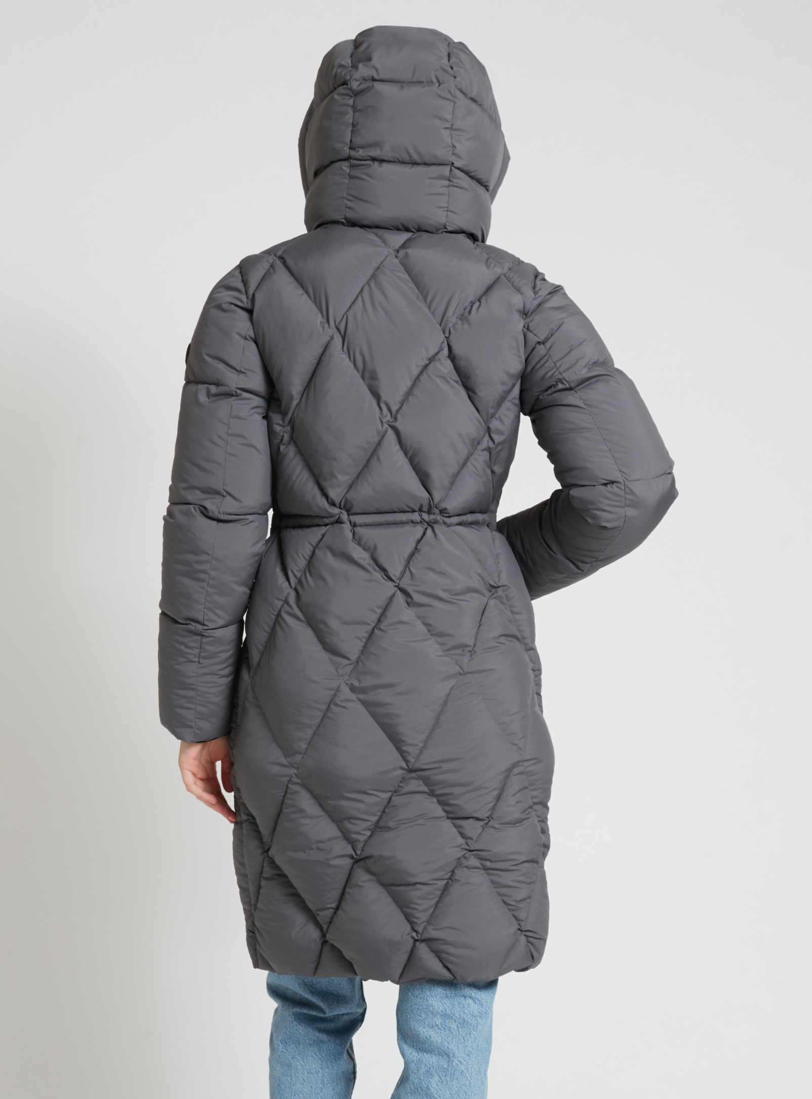 BEBIANA  | Zip front hooded maxi length diamond quilted puffer jacket || BEBIANA |  Doudoune longue matelassée à capuche zippée sur le devant