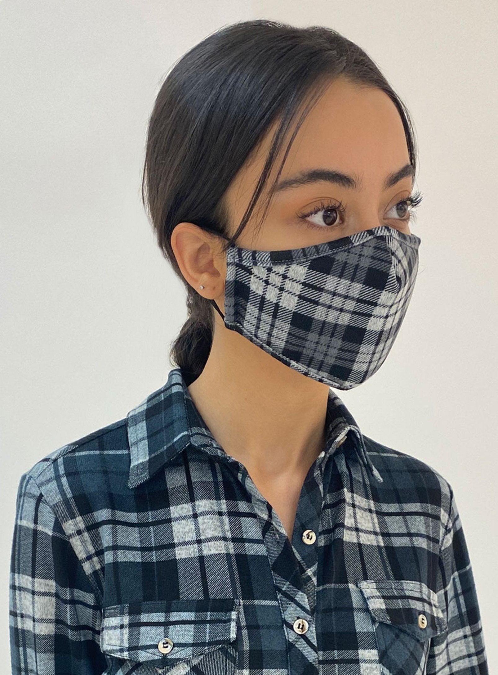 REUSABLE 3 LAYER MASK | A PACK OF 3 MASKS-GREY||MASQUE RÉUTILISABLE 3 COUCHES | UN PACK DE 3 MASQUES