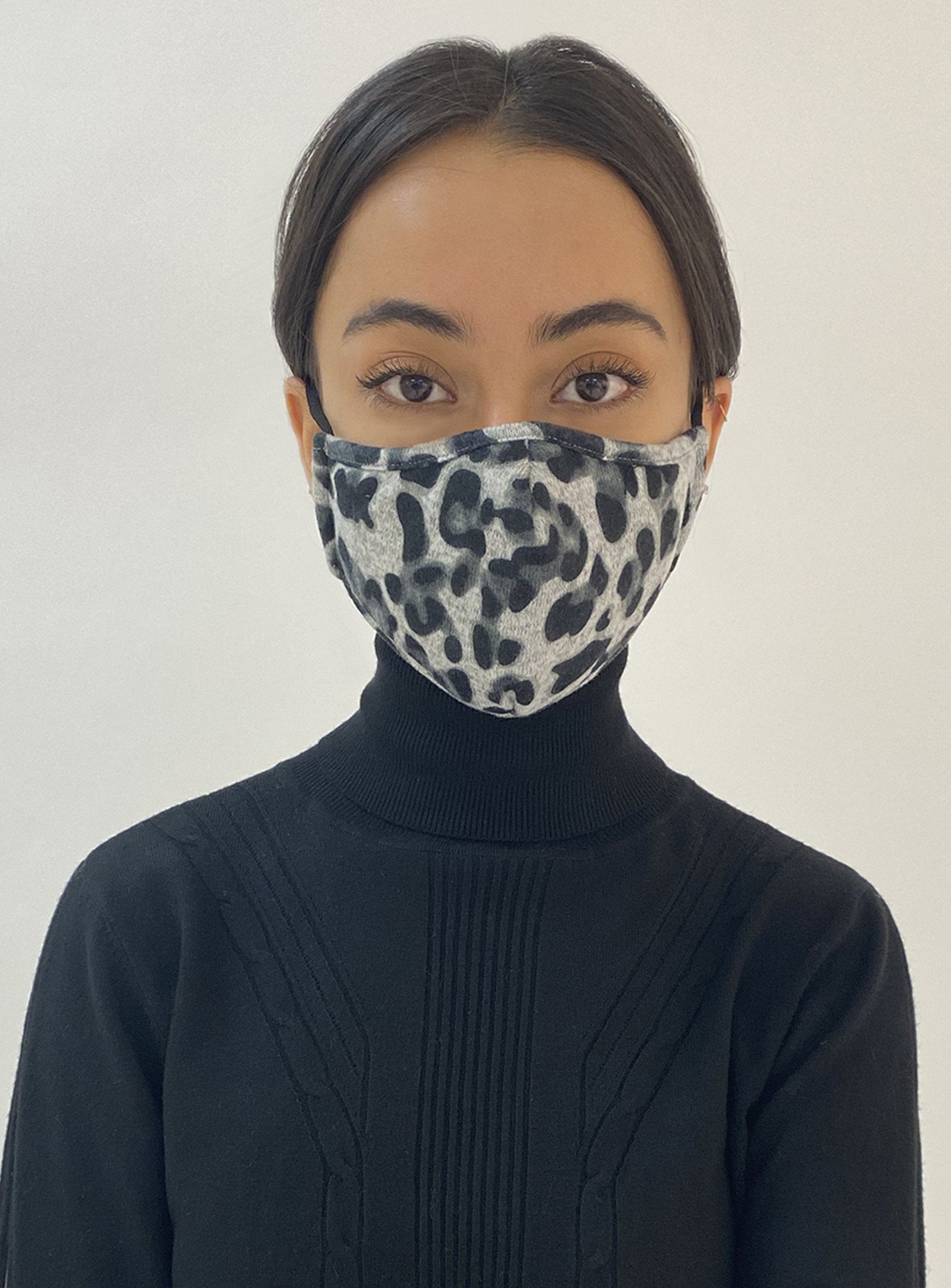 REUSABLE 3 LAYER MASK | A PACK OF 3 MASKS-LIGHTGREY||MASQUE RÉUTILISABLE 3 COUCHES | UN PACK DE 3 MASQUES-GRIS CLAIR