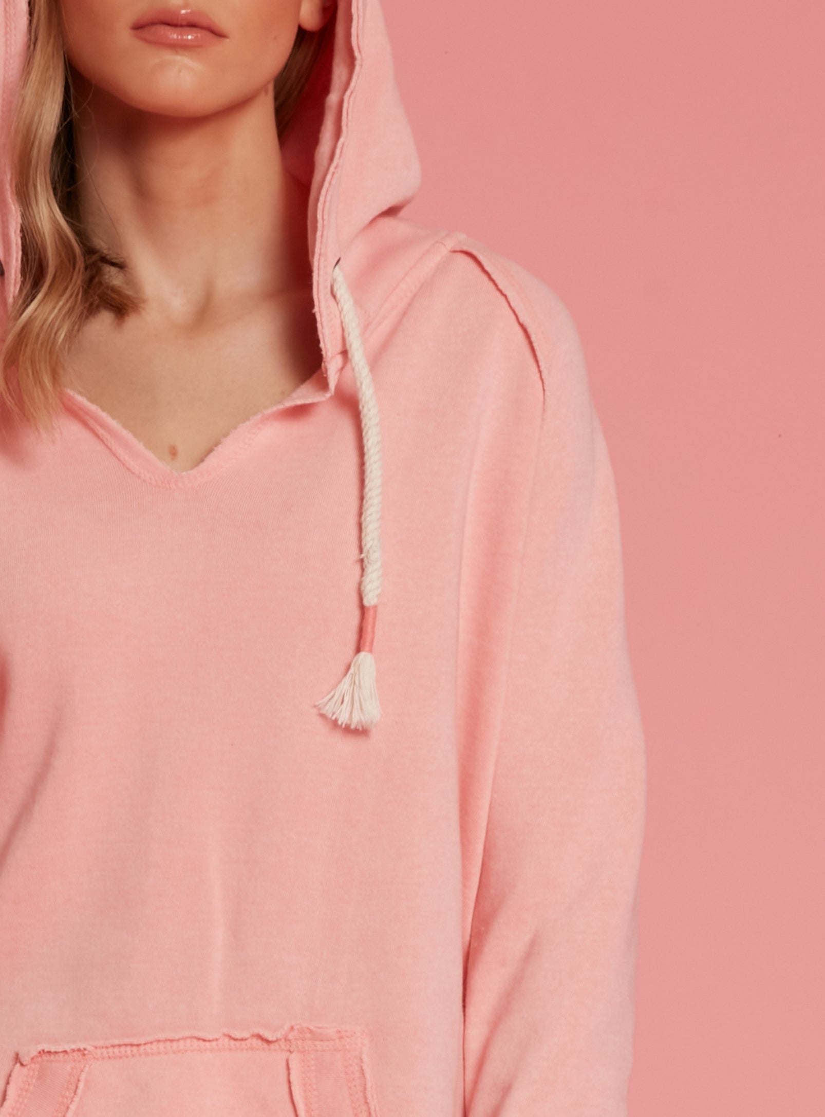 TALO | Fleece pop colour hoodie || TALO | Sweat à capuche couleur pop en molleton