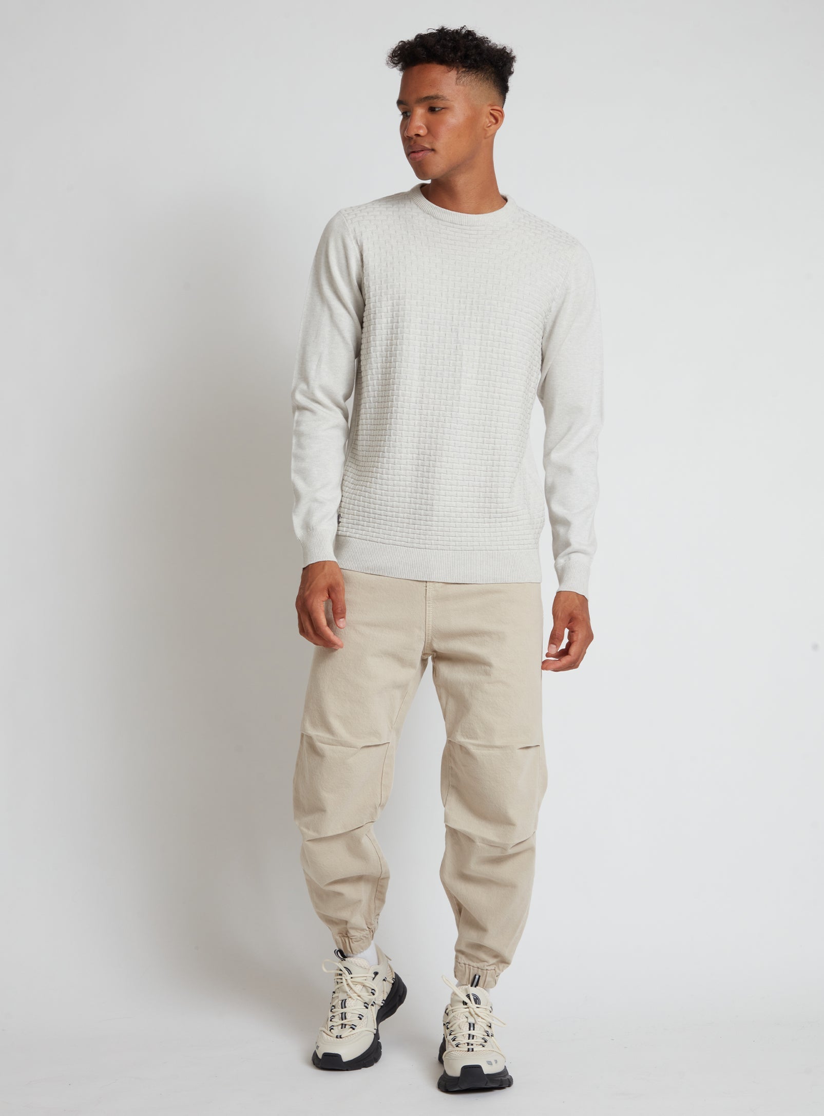 SWEN  | Cotton crewneck fine gauge sweater || SWEN |  Chandail fin en coton à col ras du cou