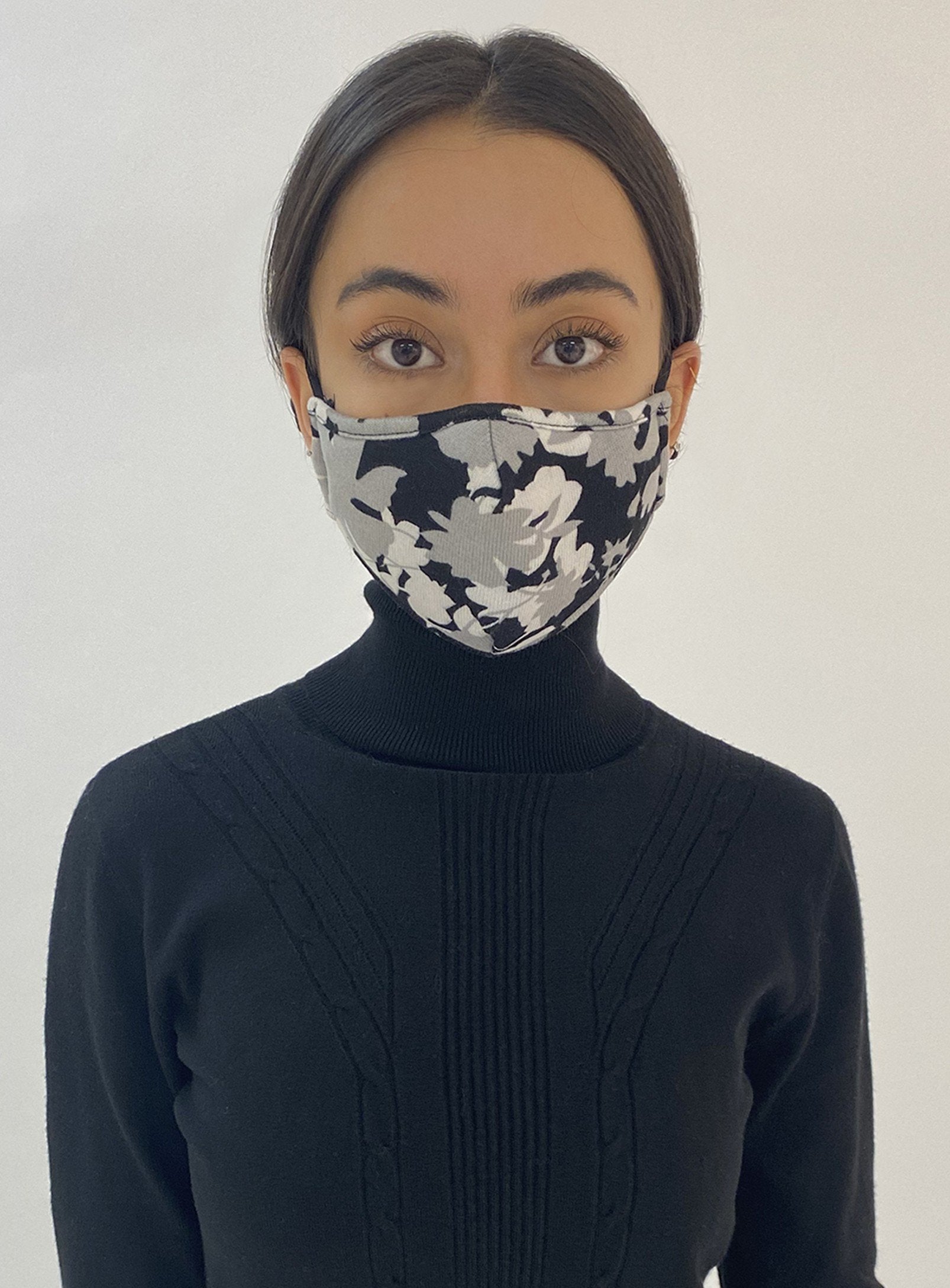 REUSABLE 3 LAYER MASK | A PACK OF 3 MASKS-GREY||MASQUE RÉUTILISABLE 3 COUCHES | UN PACK DE 3 MASQUES