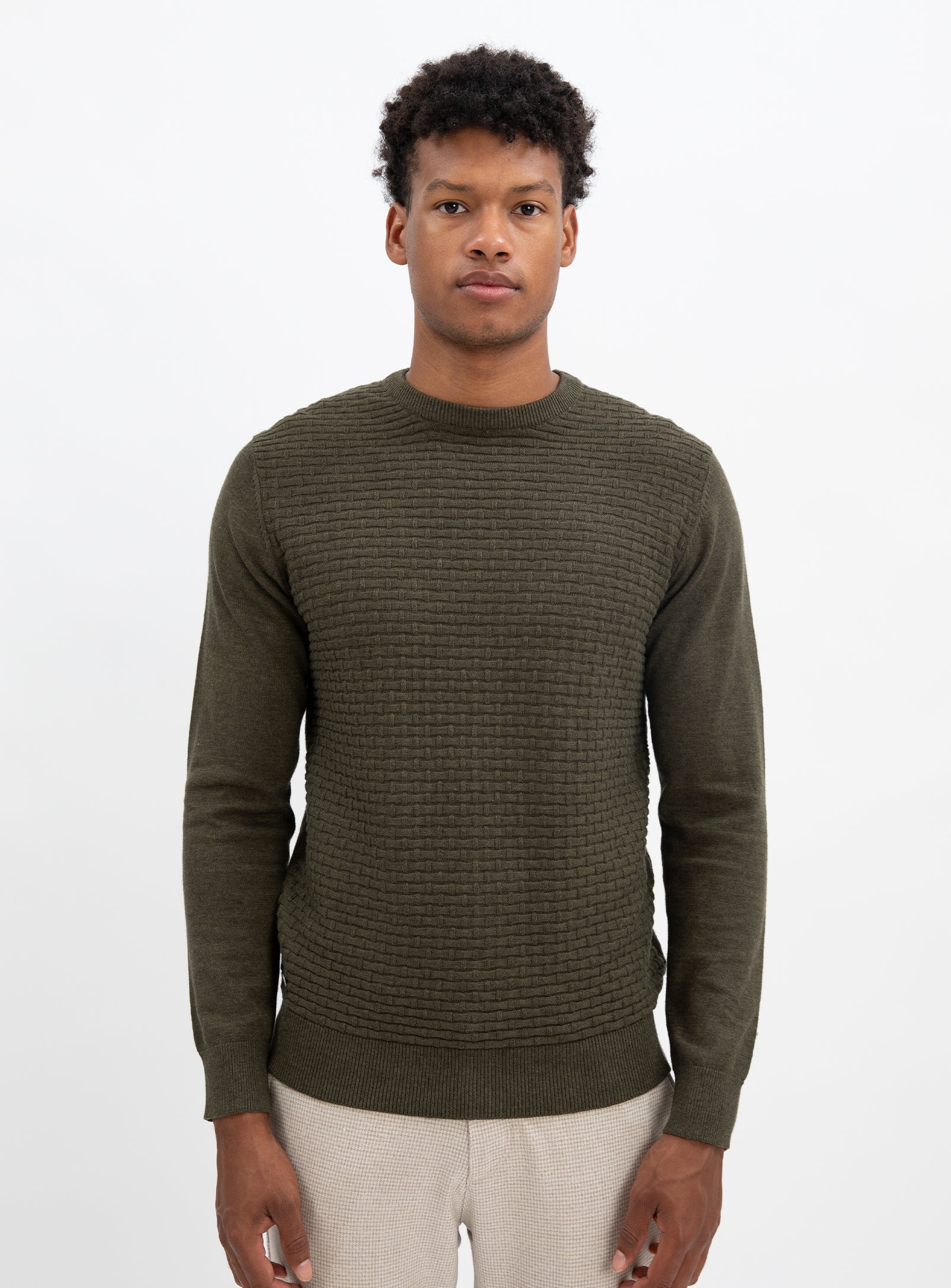 SWEN  | Cotton crewneck fine gauge sweater || SWEN |  Chandail fin en coton à col ras du cou