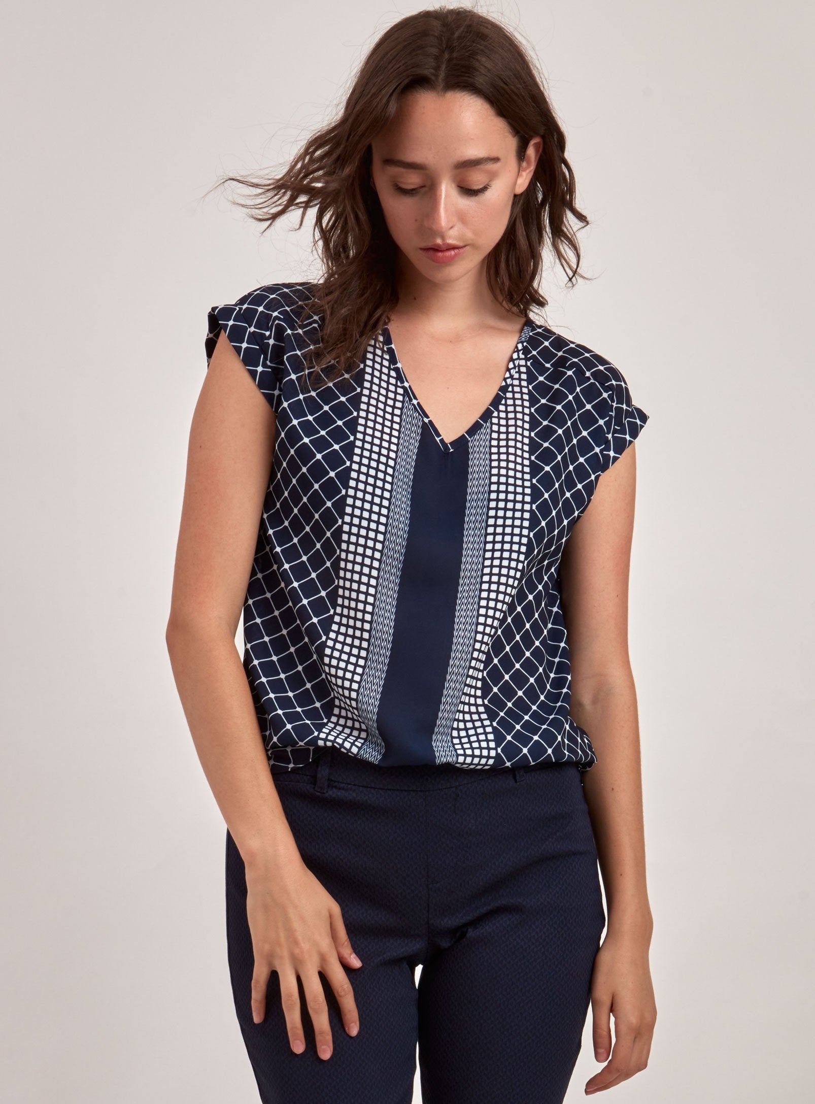 SHORT SLEEVE VNECK TOP-NAVY