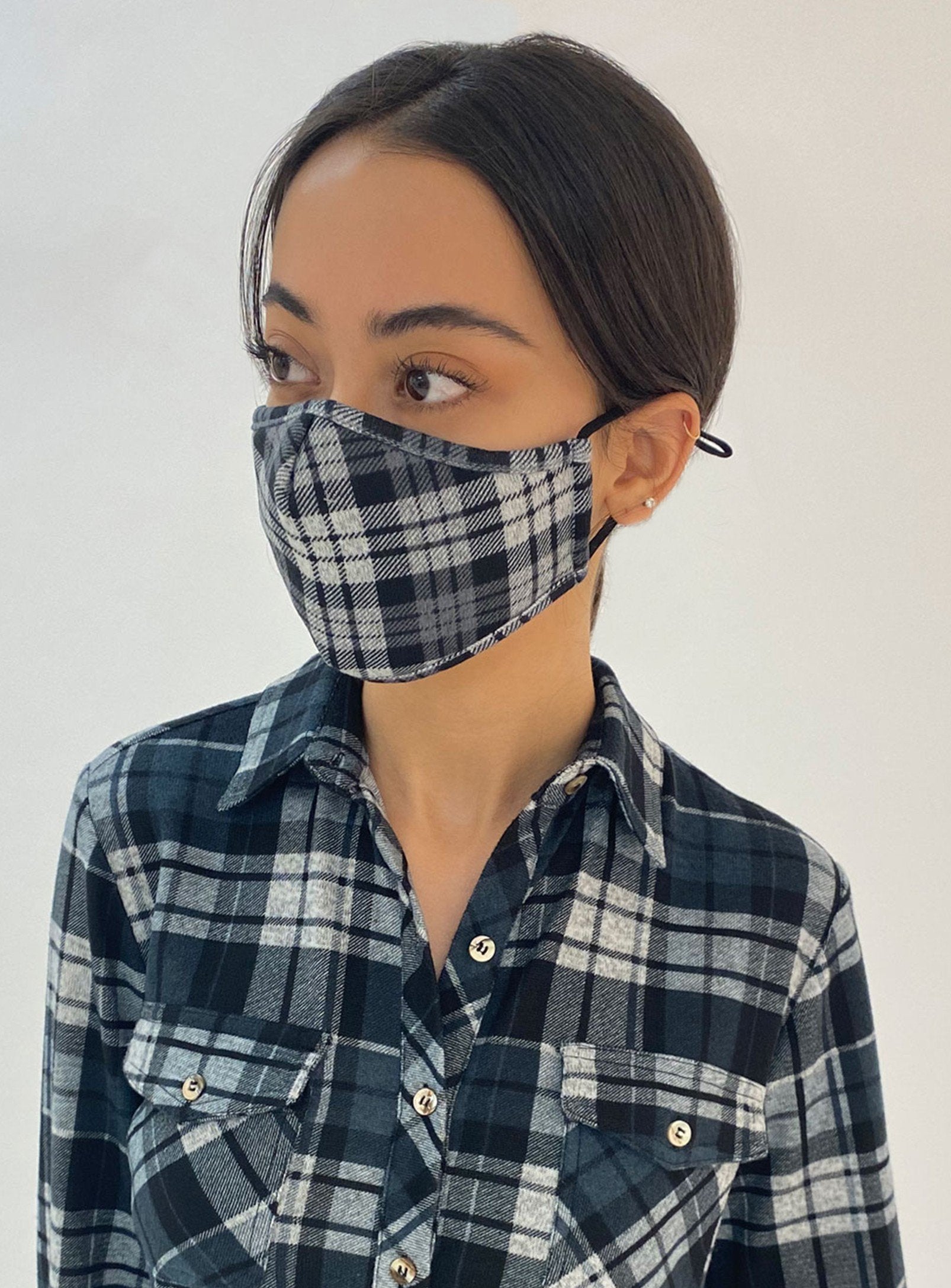 REUSABLE 3 LAYER MASK | A PACK OF 3 MASKS-GREY||MASQUE RÉUTILISABLE 3 COUCHES | UN PACK DE 3 MASQUES