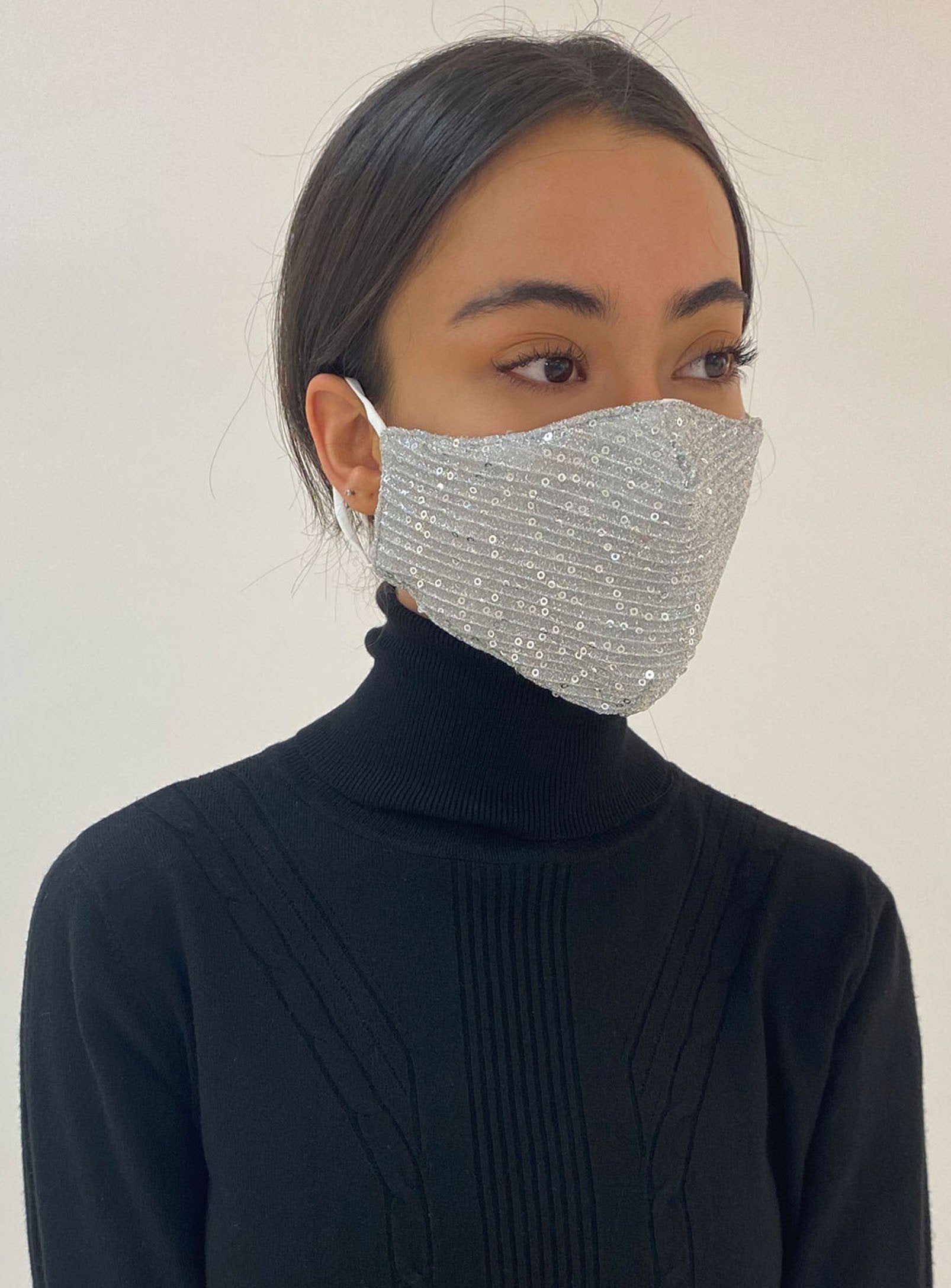 REUSABLE 3 LAYER MASK | A PACK OF 3 MASKS-CHARCOAL||MASQUE RÉUTILISABLE 3 COUCHES | UN PACK DE 3 MASQUES-CHARBON