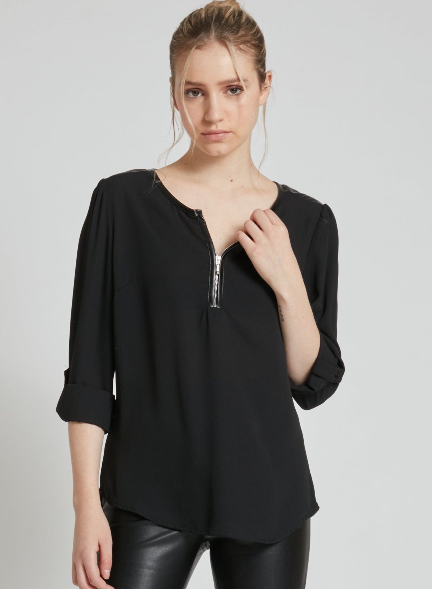 GISELE | Long sleeve blouse with zipper at neckline opening and P.U. accents. || GISELE | Chemisier à manches longues avec fermeture éclair à l'ouverture de l'encolure et P.U. accents.