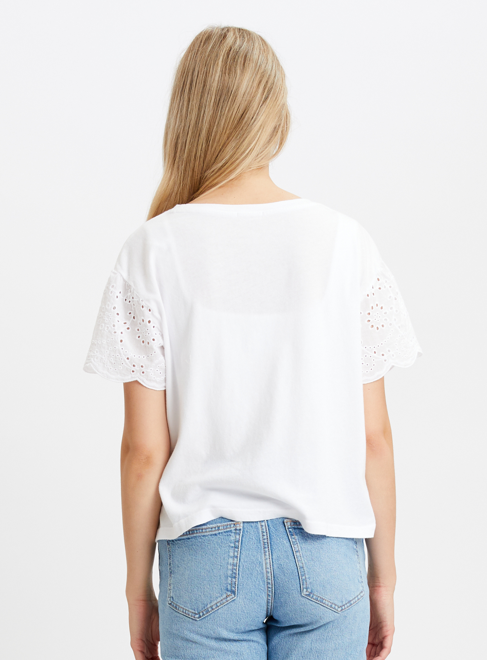 KIM | Short sleeve embroidery top || KIM | Haut brodé à manches courtes