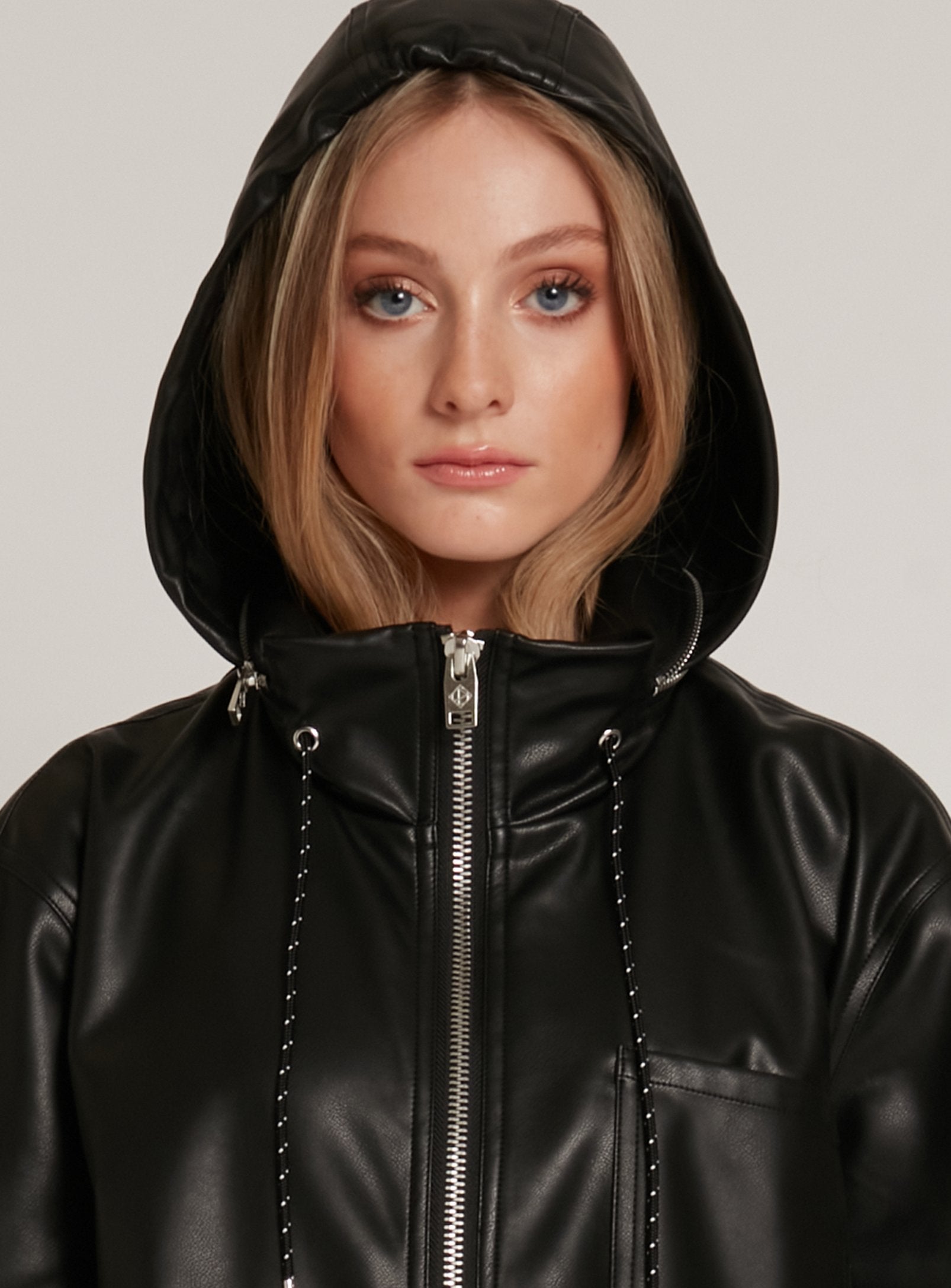 STELLA | Vegan leather overshirt  || STELLA | Surchemise en cuir vegan